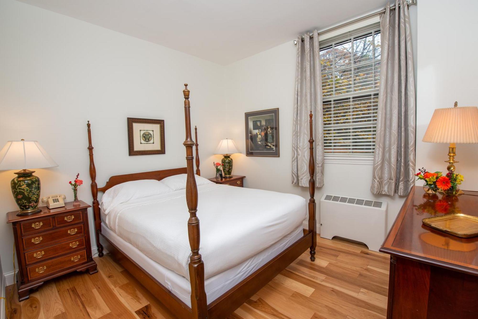 Deluxe One-Bedroom Suite