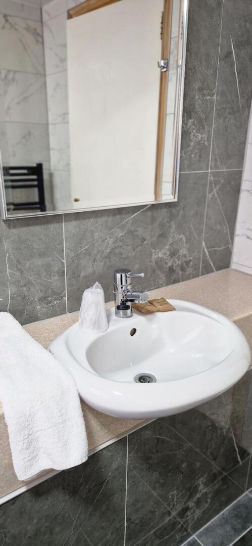 Basic Triple Room,1499236378:JPEG