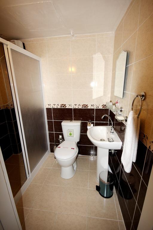 Twin Room Private Bathroom