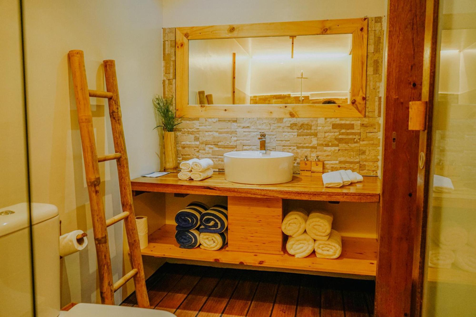 Quarto Familiar com Vista Jardim