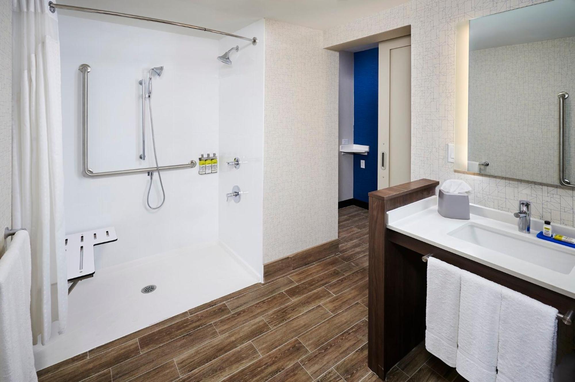 King Room Mobility Access or Roll Shower Non-Smoking