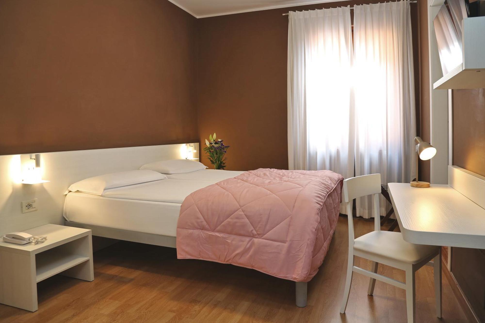Double or Twin Room,1498940368:JPEG