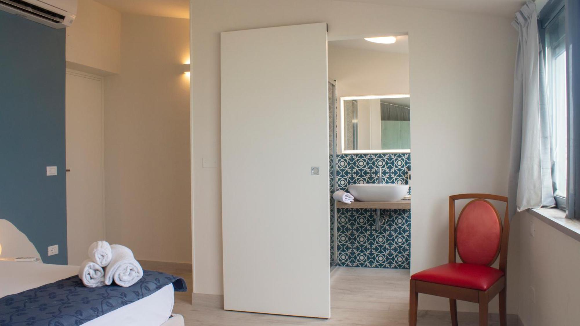Double Room,1576823939:JPEG