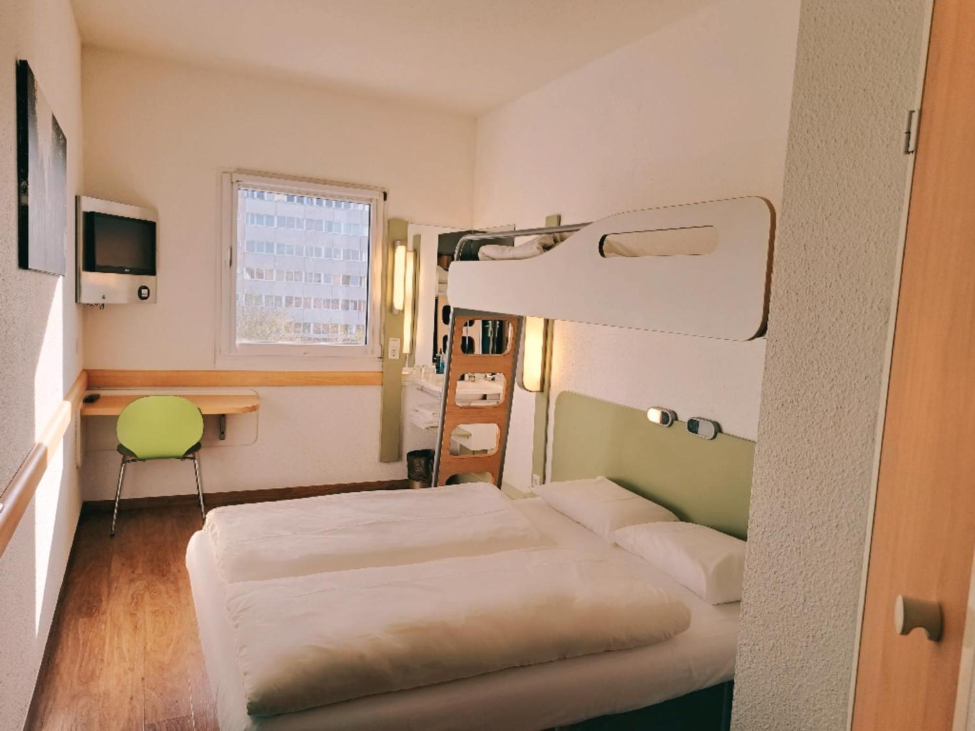 Habitación Estándar - 1 cama doble y 1 individual