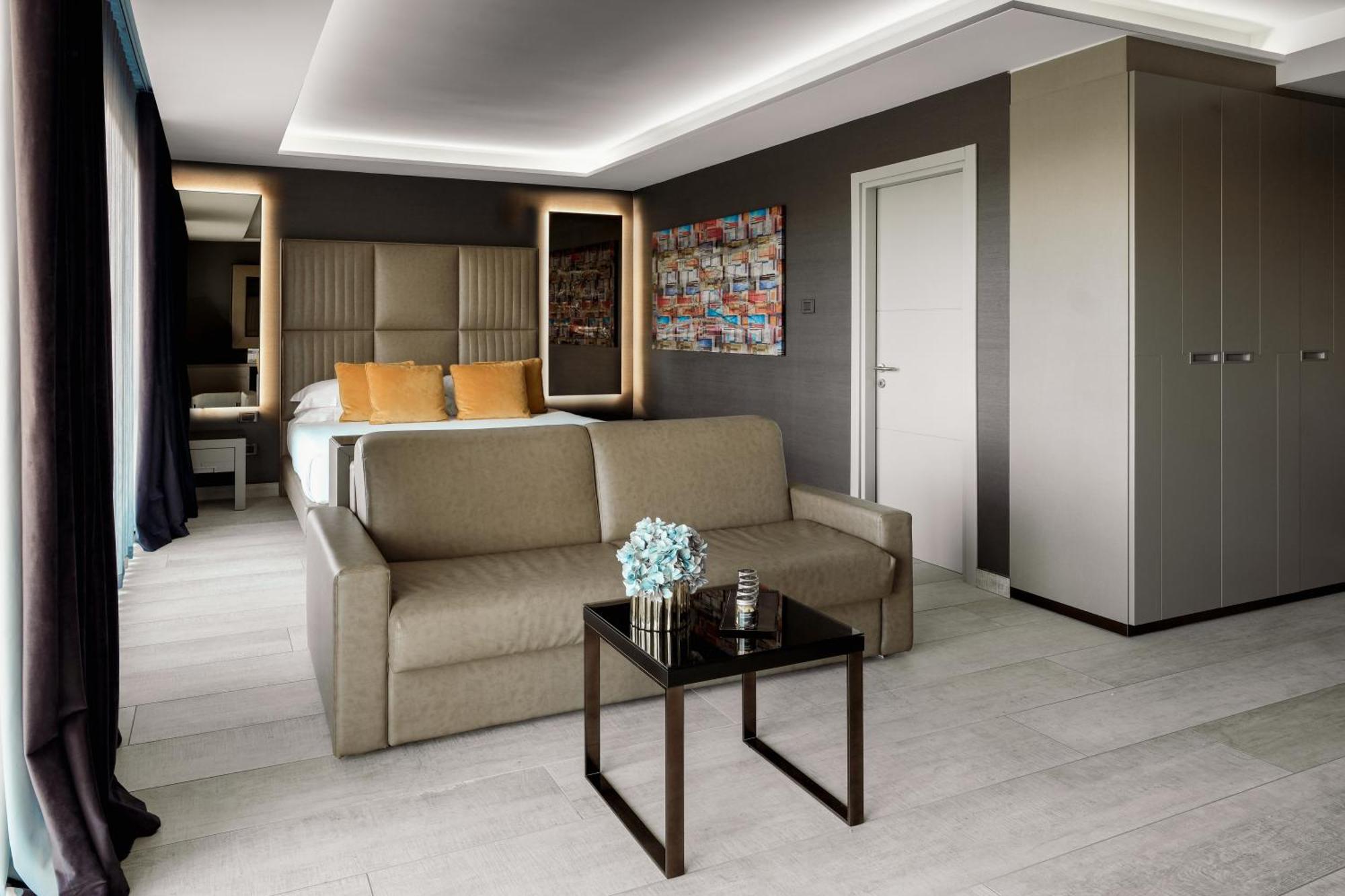 Suite Junior avec Vue Latérale sur la Mer