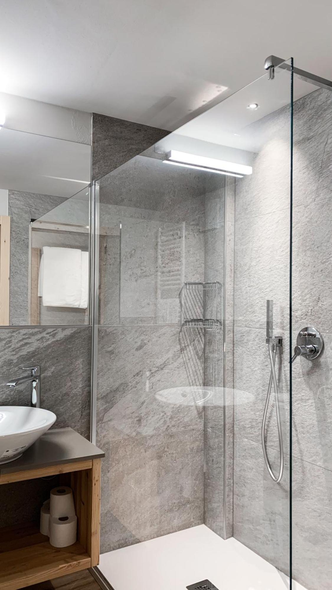 King Suite Spa Bath,1578384878:JPEG