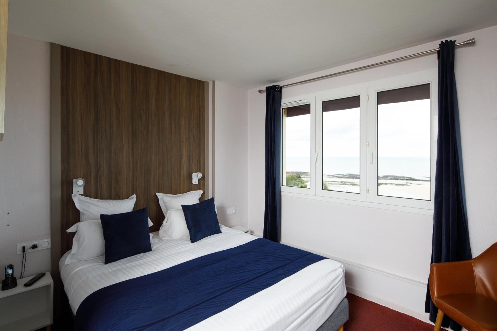 Double or Twin Mini Suite Sea View