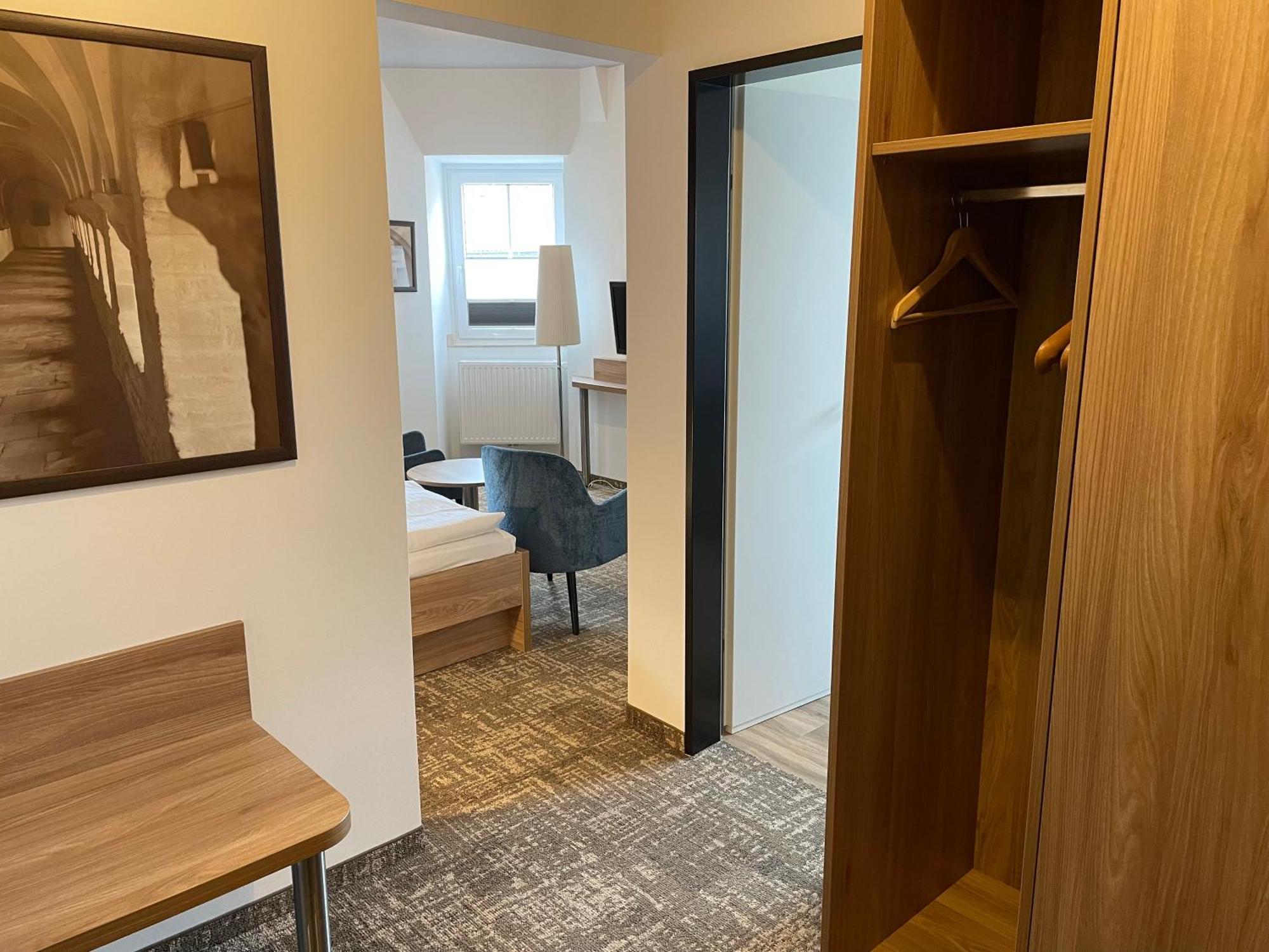 Single Room,1580205611:JPEG