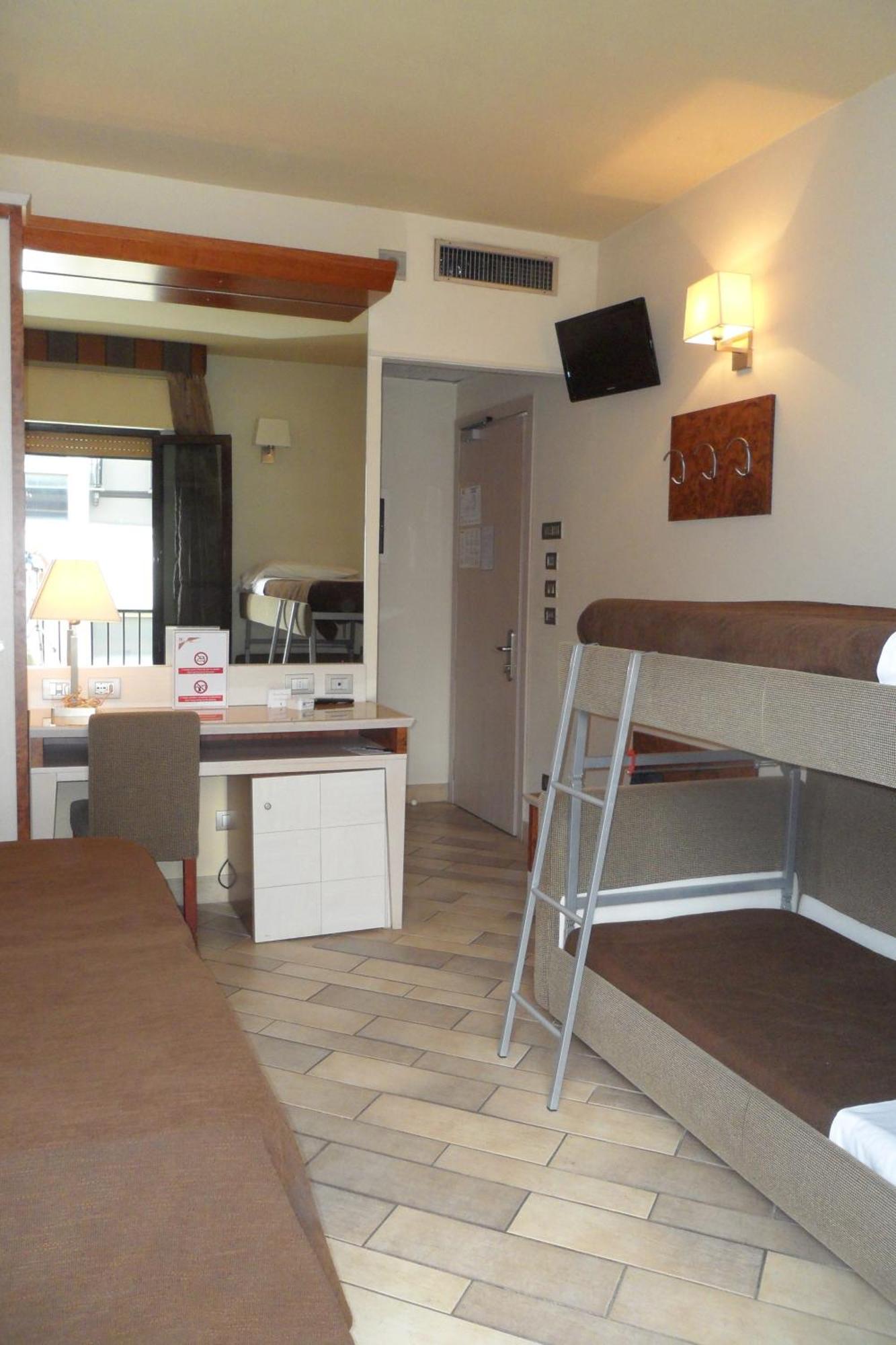 Quadruple Room One Bunk Bed