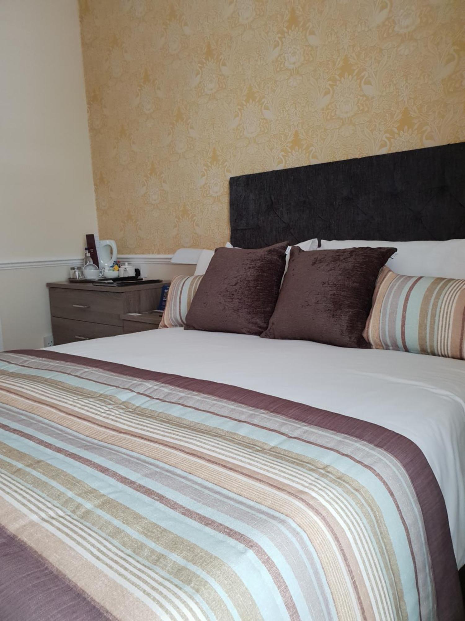 Small Double Room - Non-Smoking
