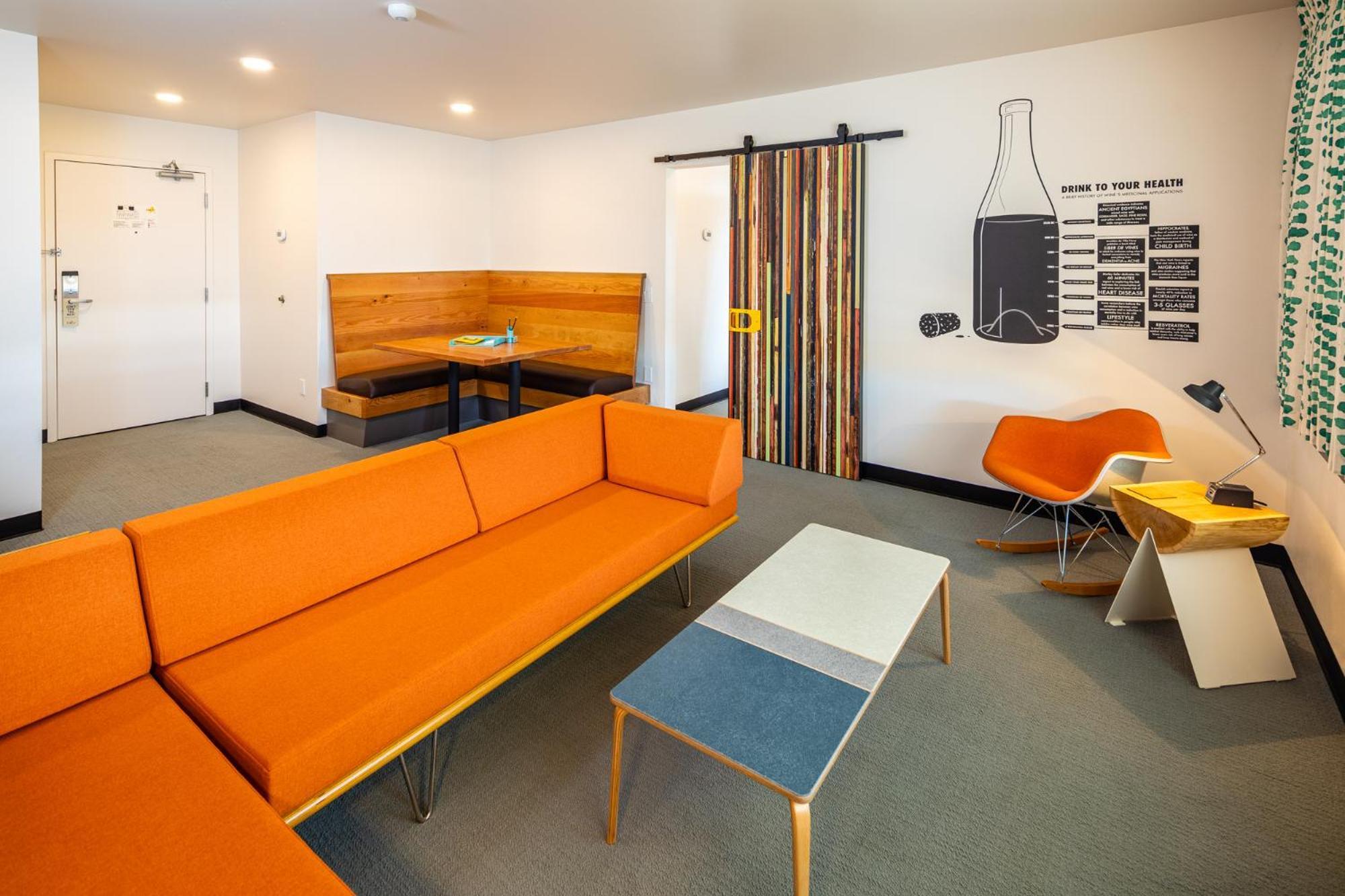Deluxe King Suite