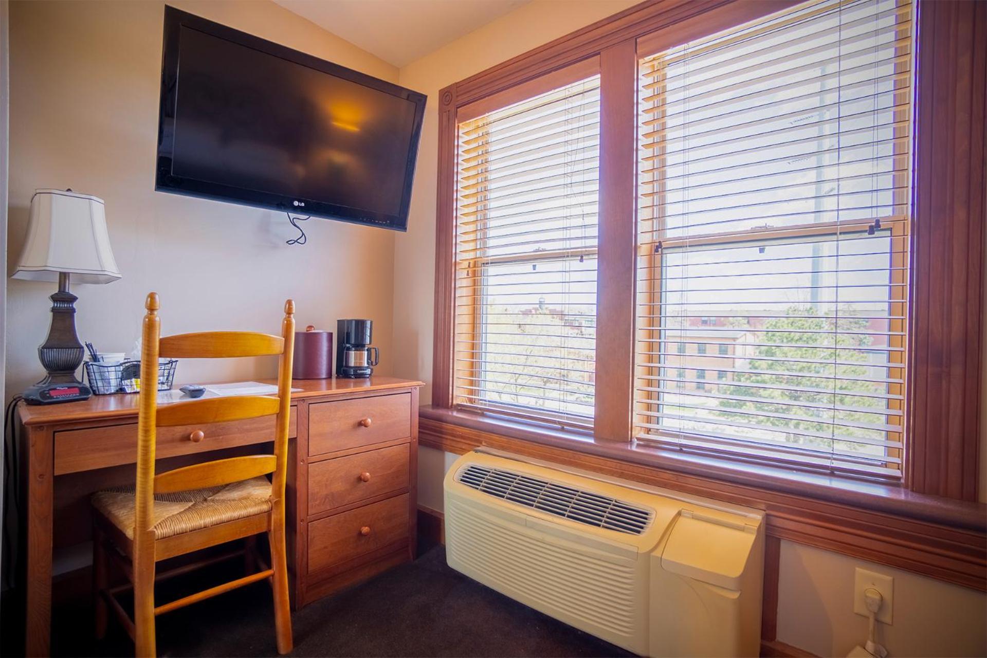 Deluxe Queen Room