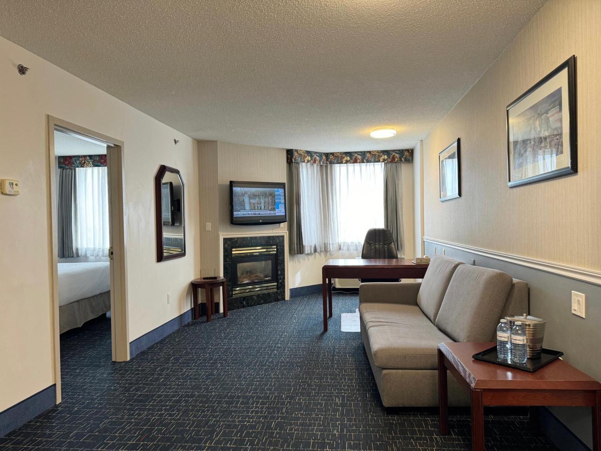 Plaza Suite