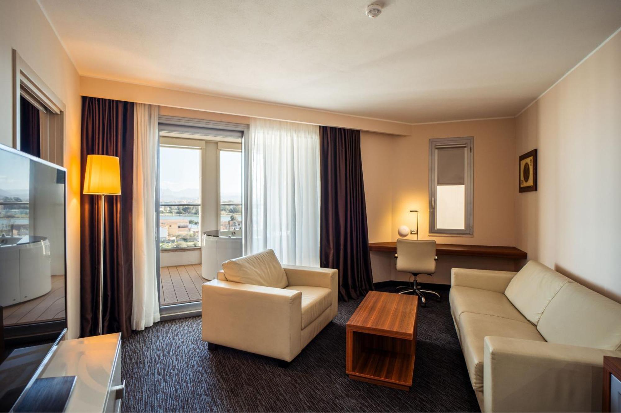 Spa Suite mit 1 Schlafzimmer, Kingsize-Bett, Schlafsofa und Hafenblick