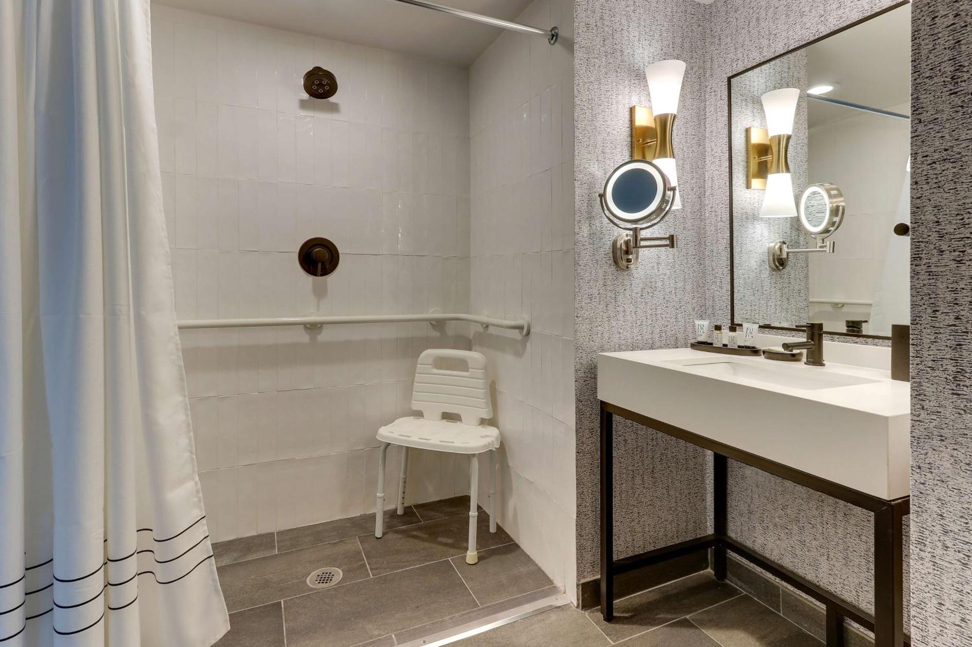 King Room Roll Shower Mobility Access