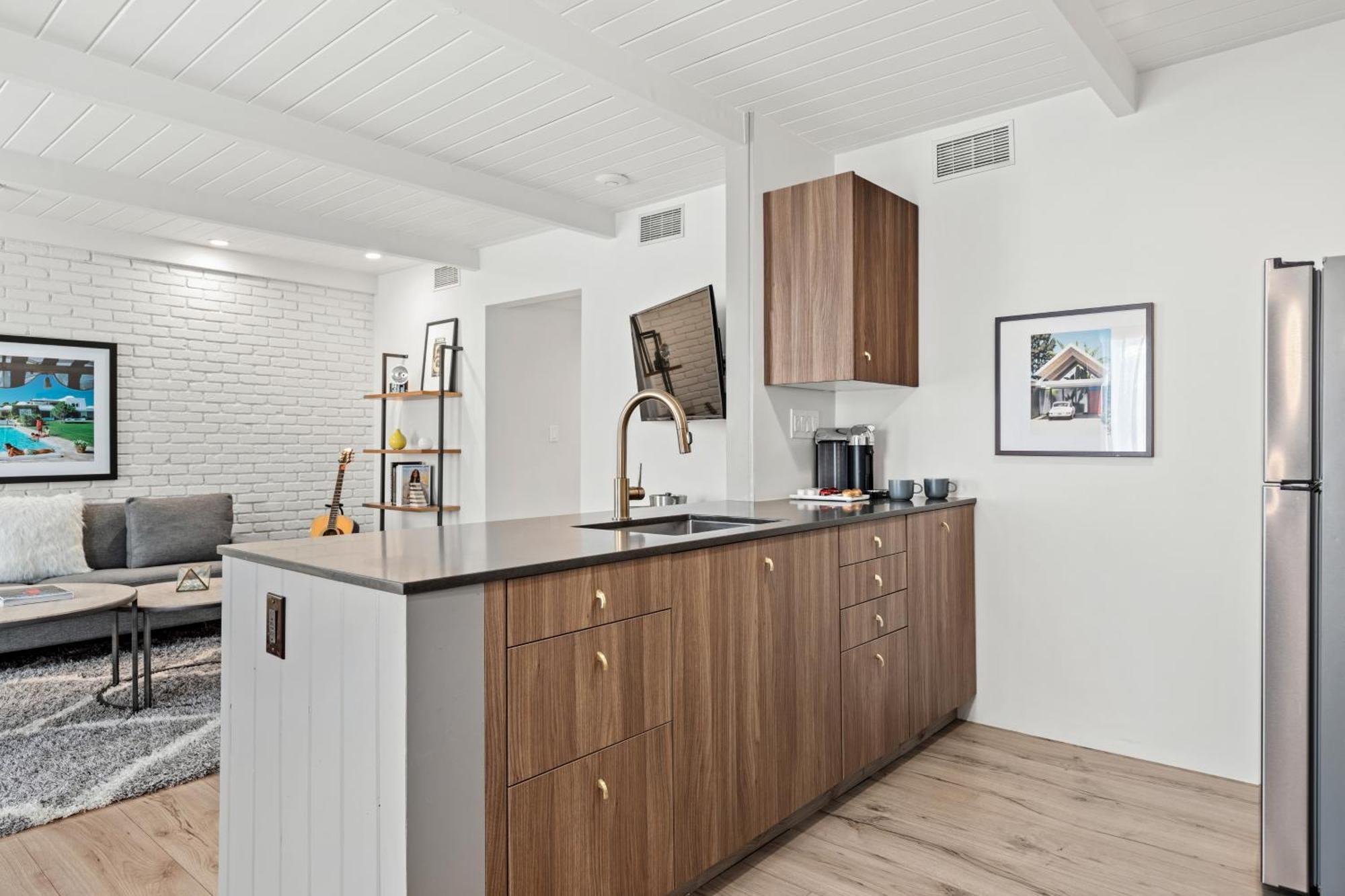 One-Bedroom Suite,1583171145:JPEG