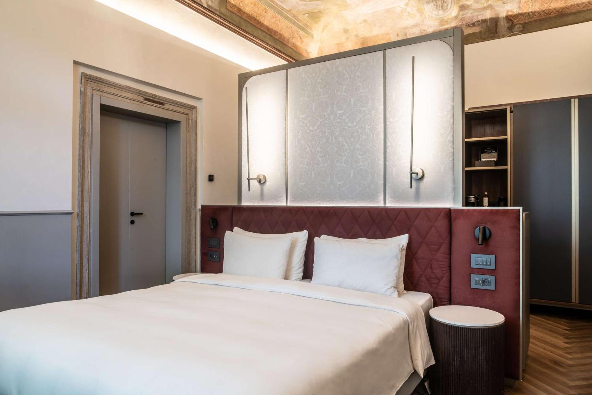 Renaissance Junior Suite
