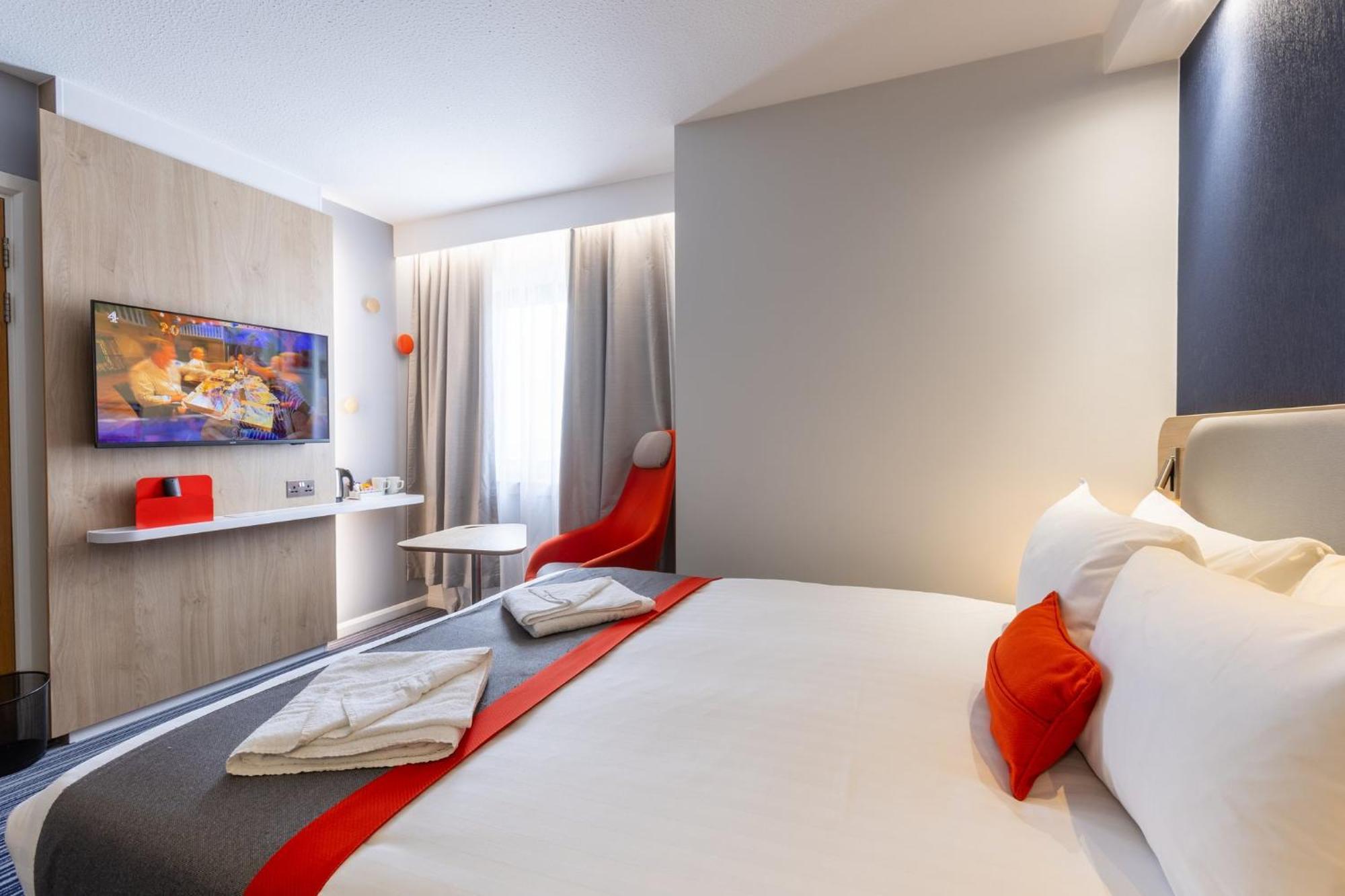 Double Room with Free Hot Breakfast - Accessible