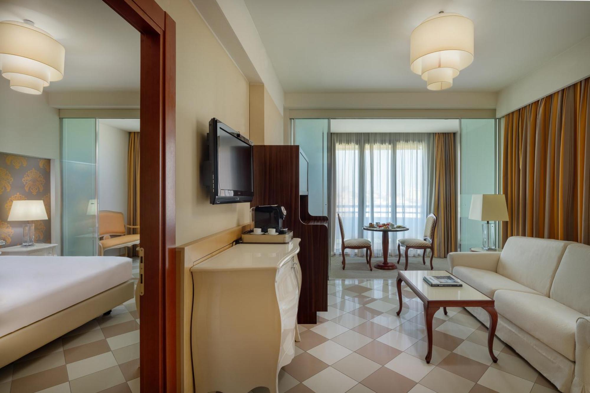 Superior One-Bedroom Apartment,1584413034:JPEG