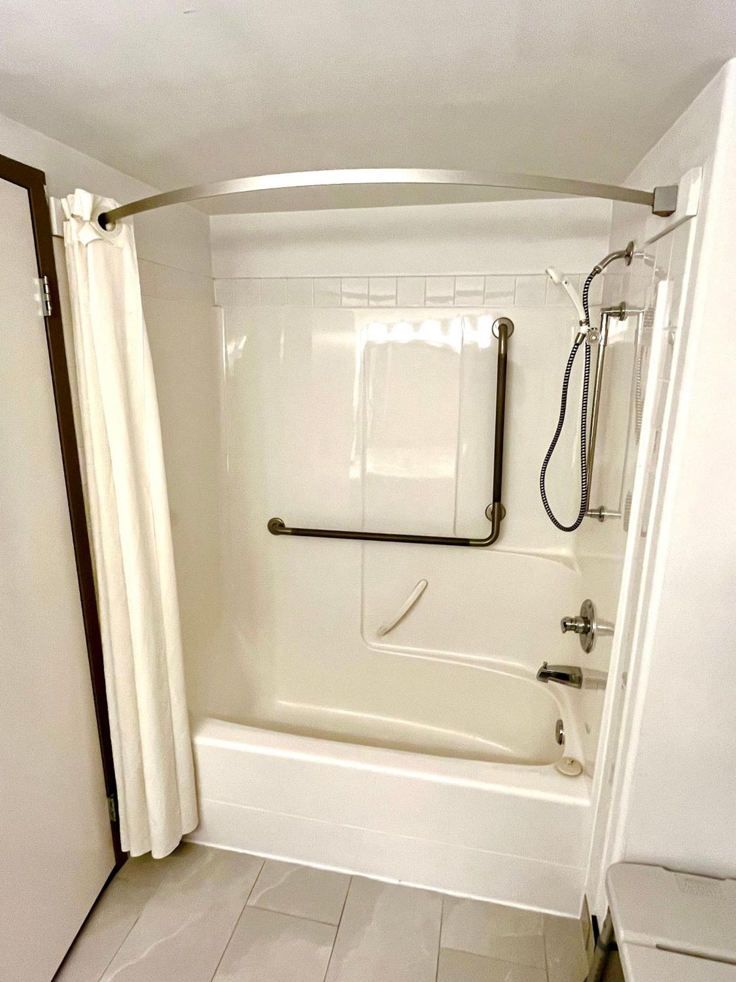 Queen Room - Disability Access - Non-Smoking