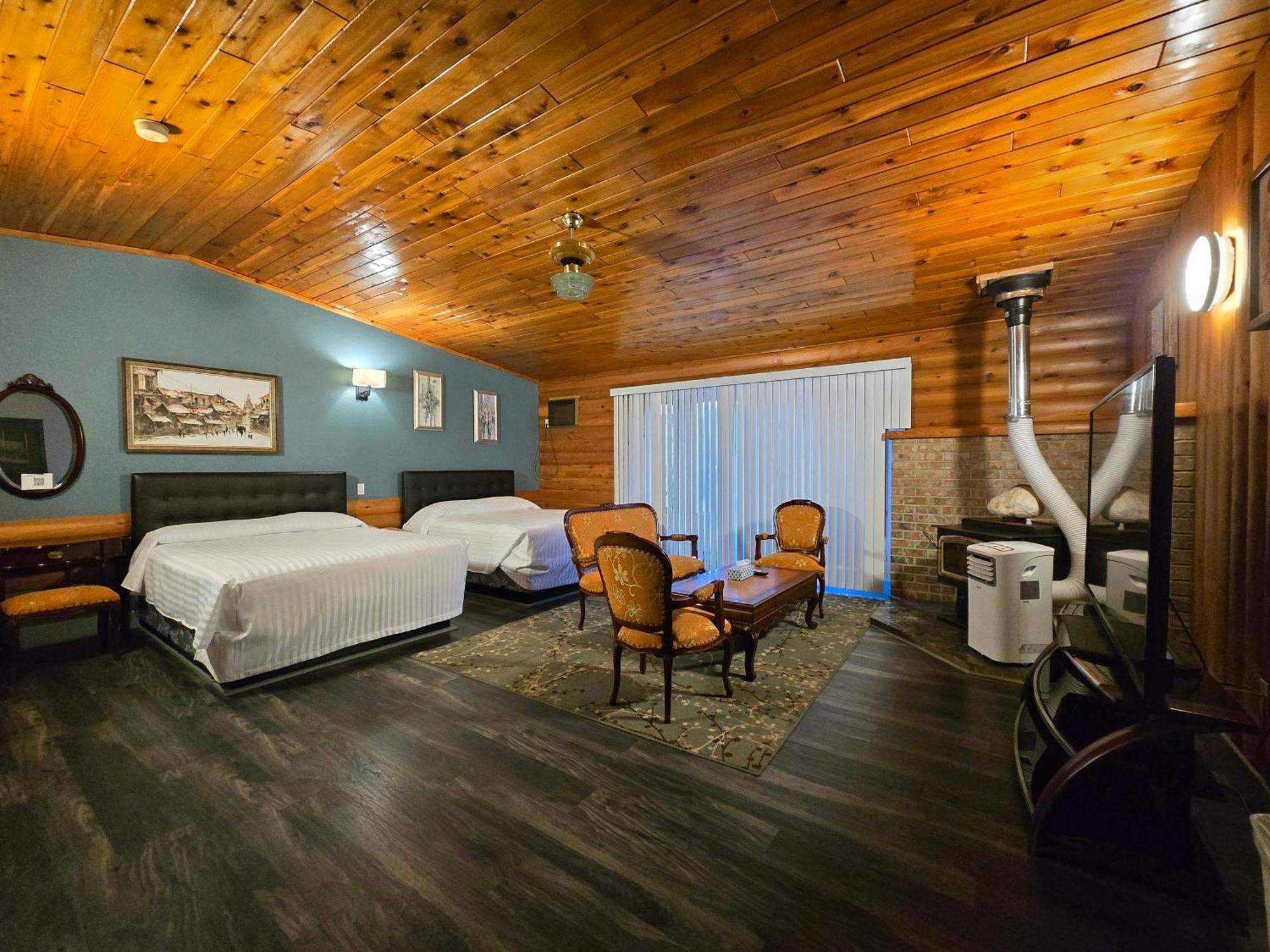 Two-Bedroom Suite