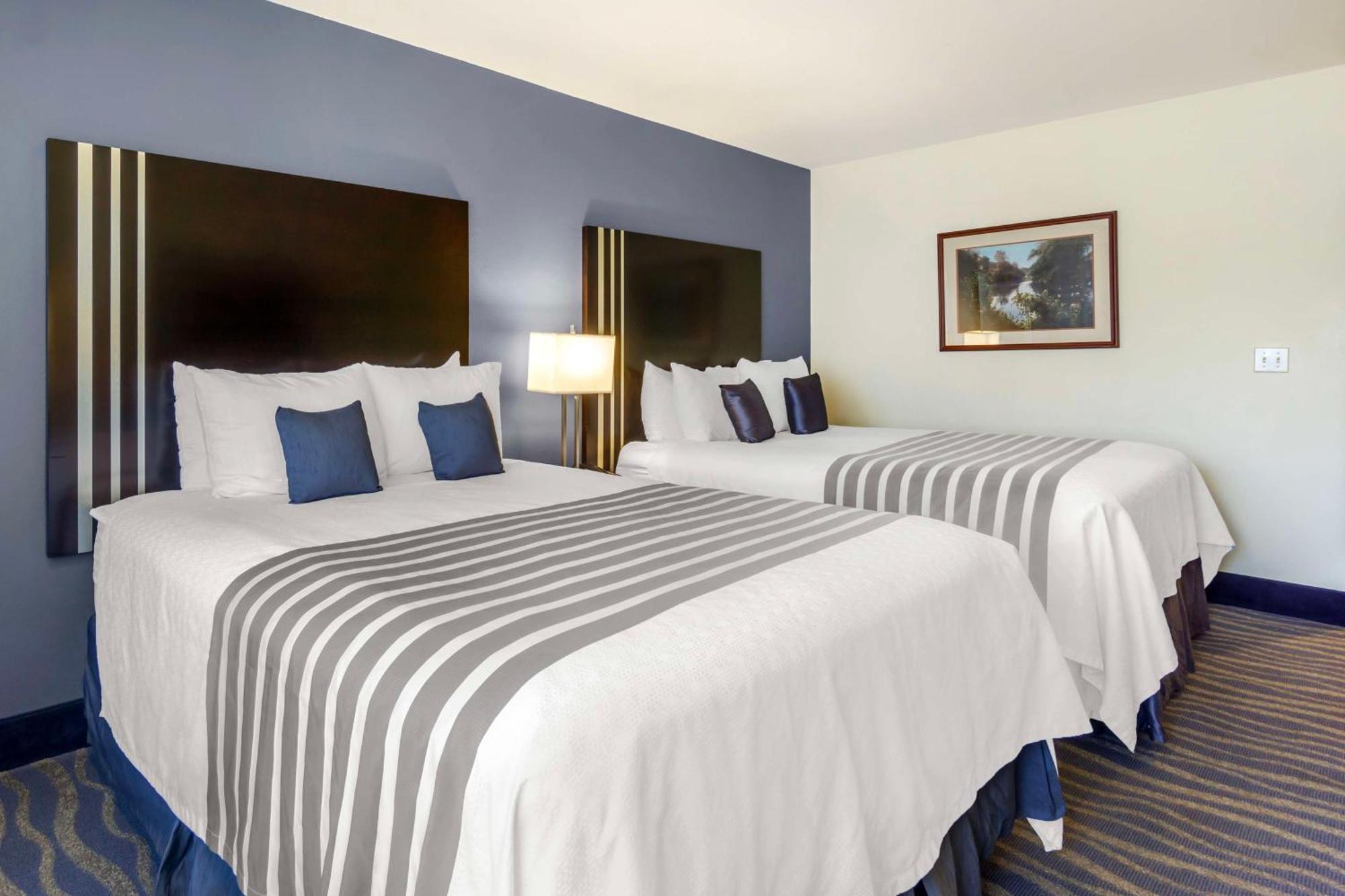 Queen Room Two Queen Beds Non-Smoking