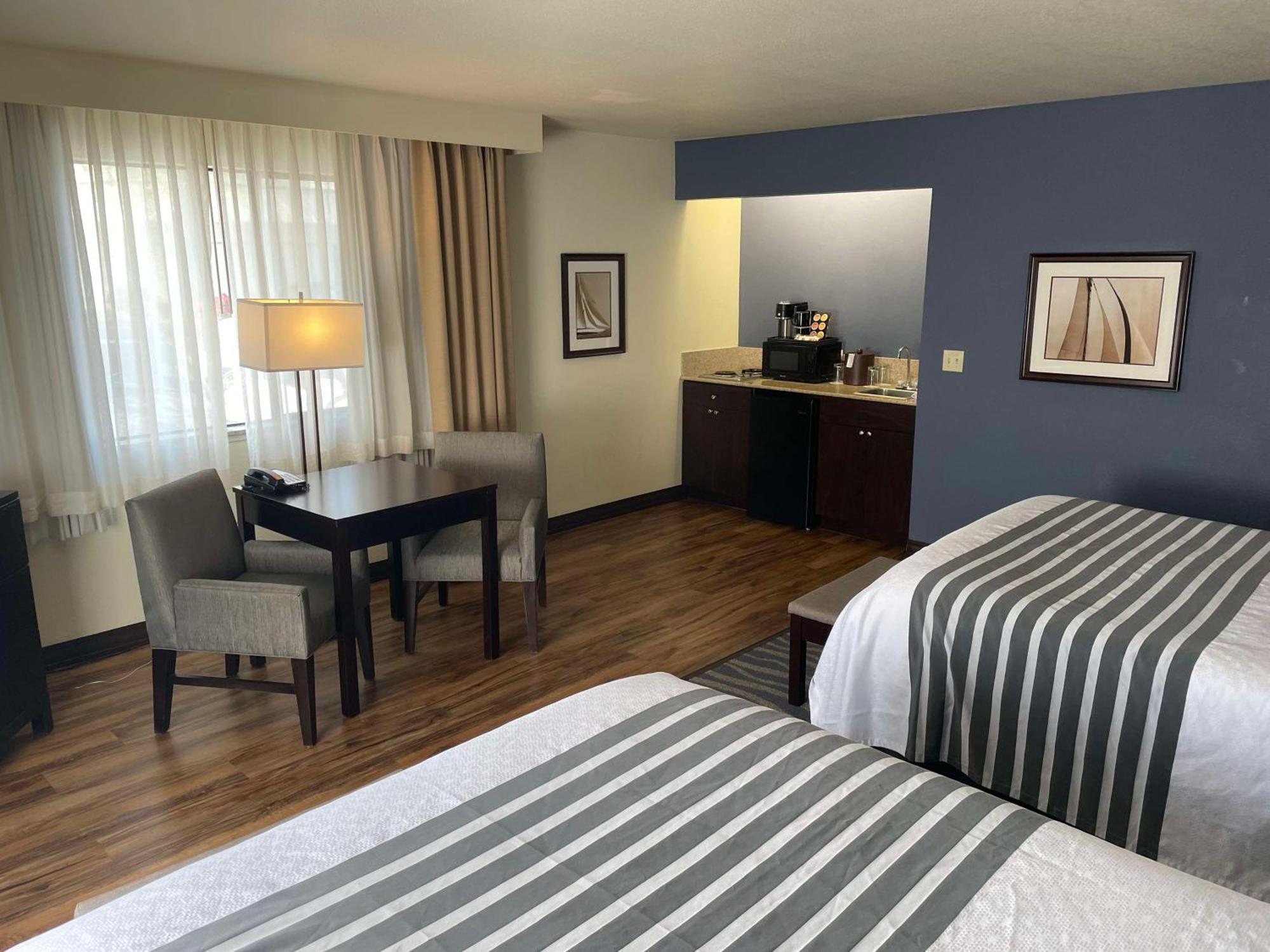Queen Room Two Queen Beds Kitchenette