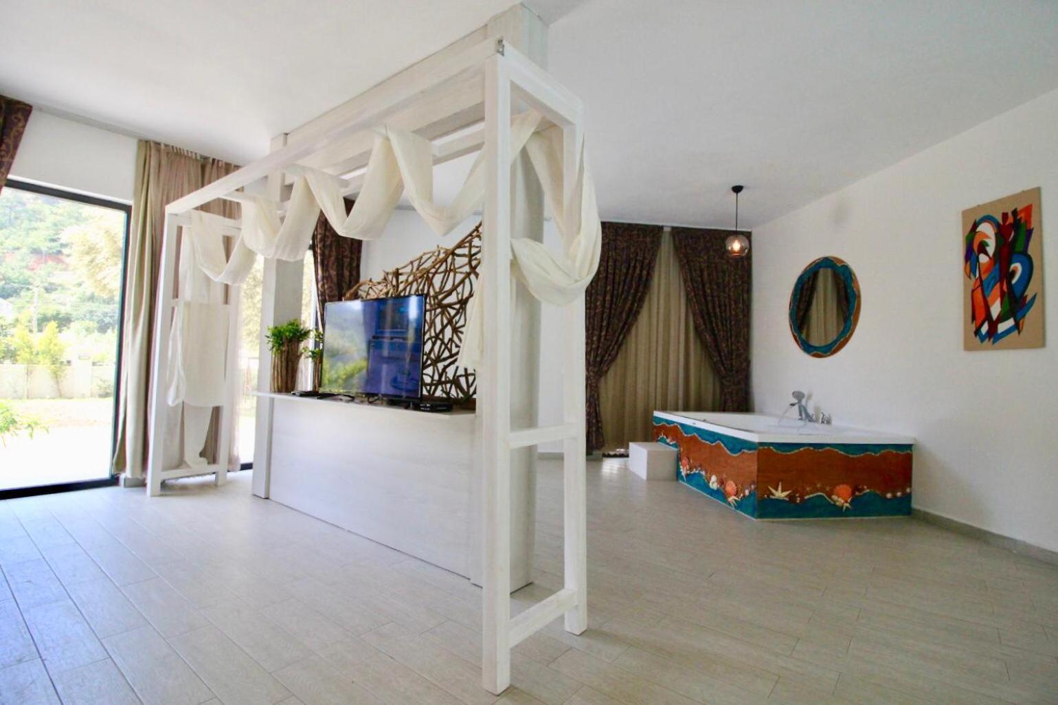 Honeymoon Room