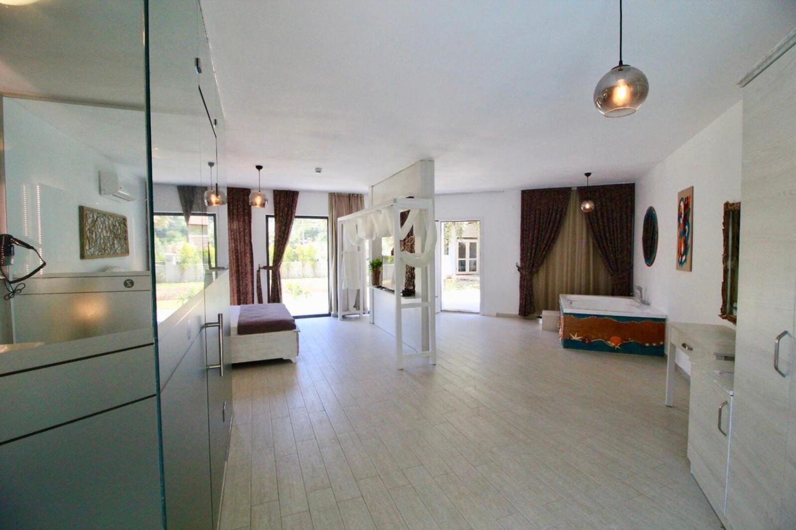 Honeymoon Room