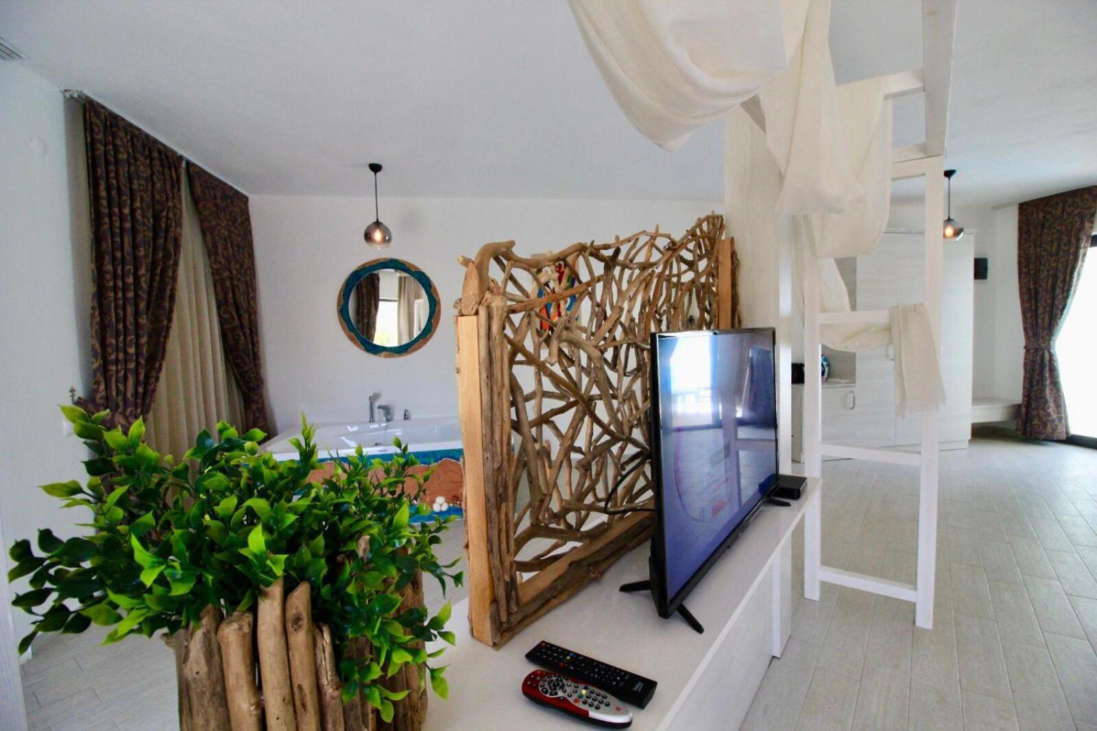 Honeymoon Room