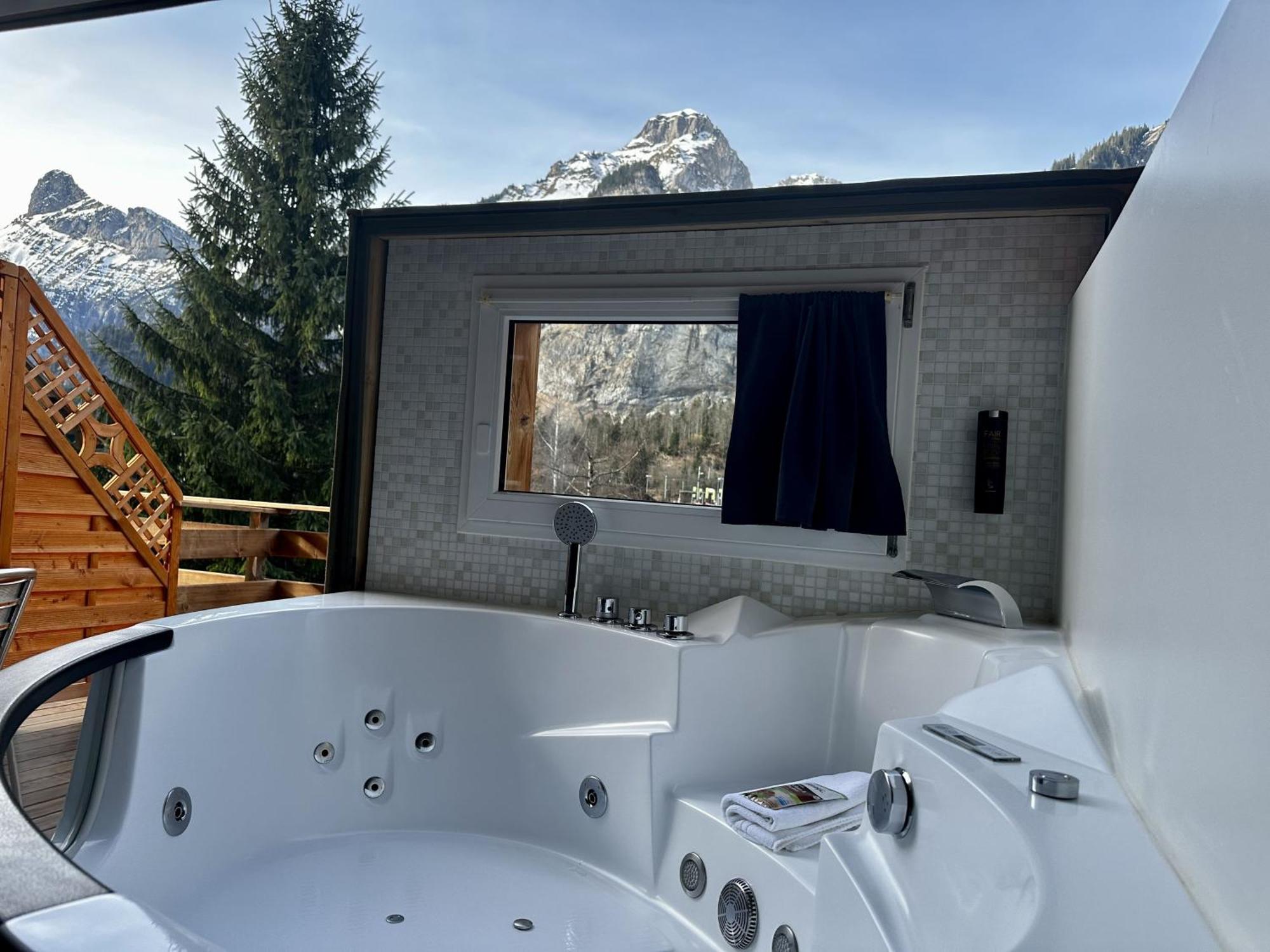 Superior Room Plus with rolling-out Whirlpool