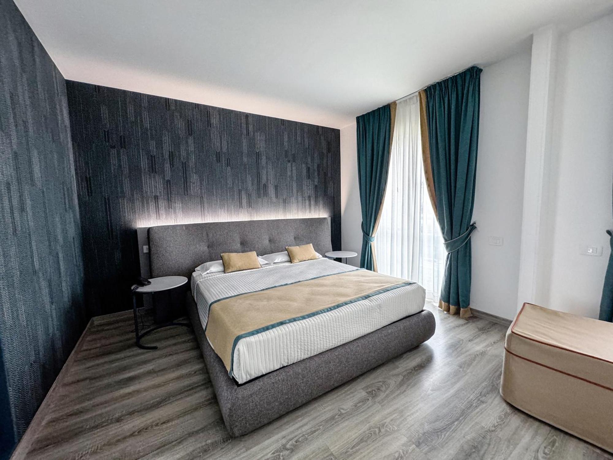 Junior Suite,1586107441:JPEG