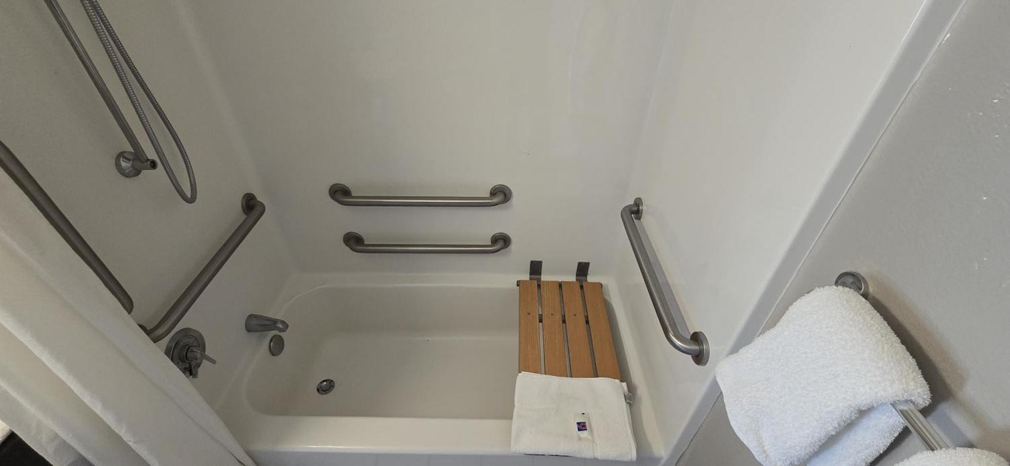 Queen Room - Disability Access - Non-Smoking