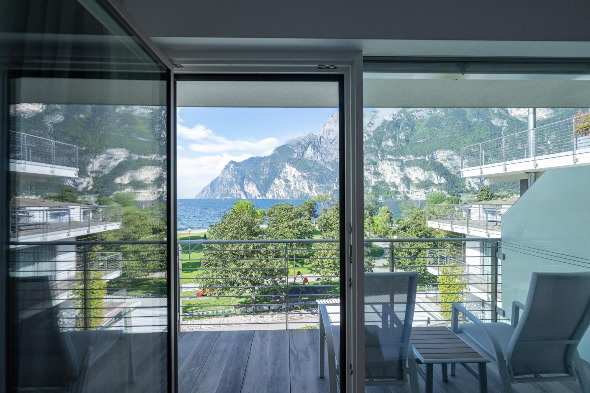 Deluxe Double Room Lake View Balcony,925692121:JPEG