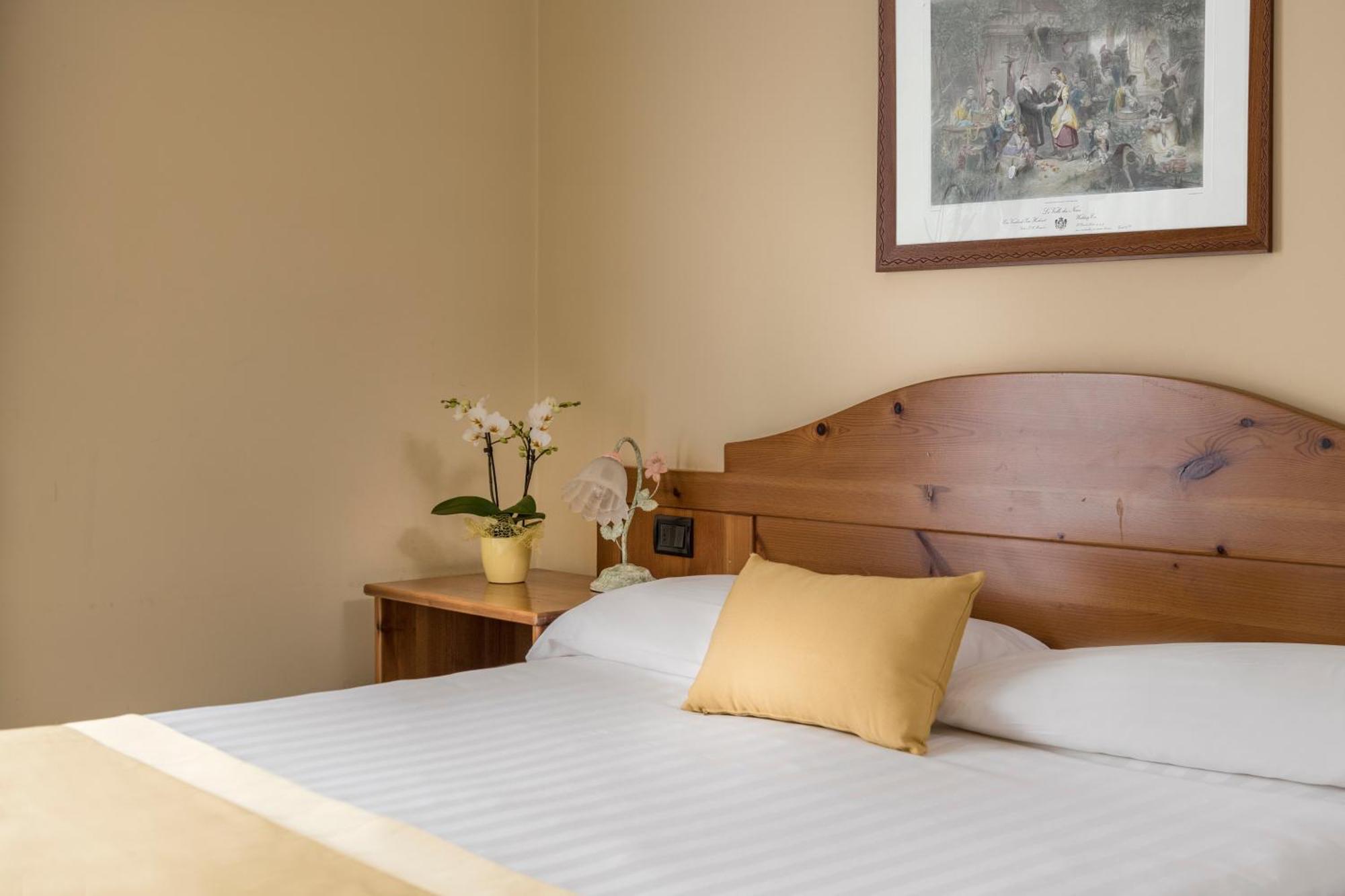 Classic Double Room,1586822352:JPEG