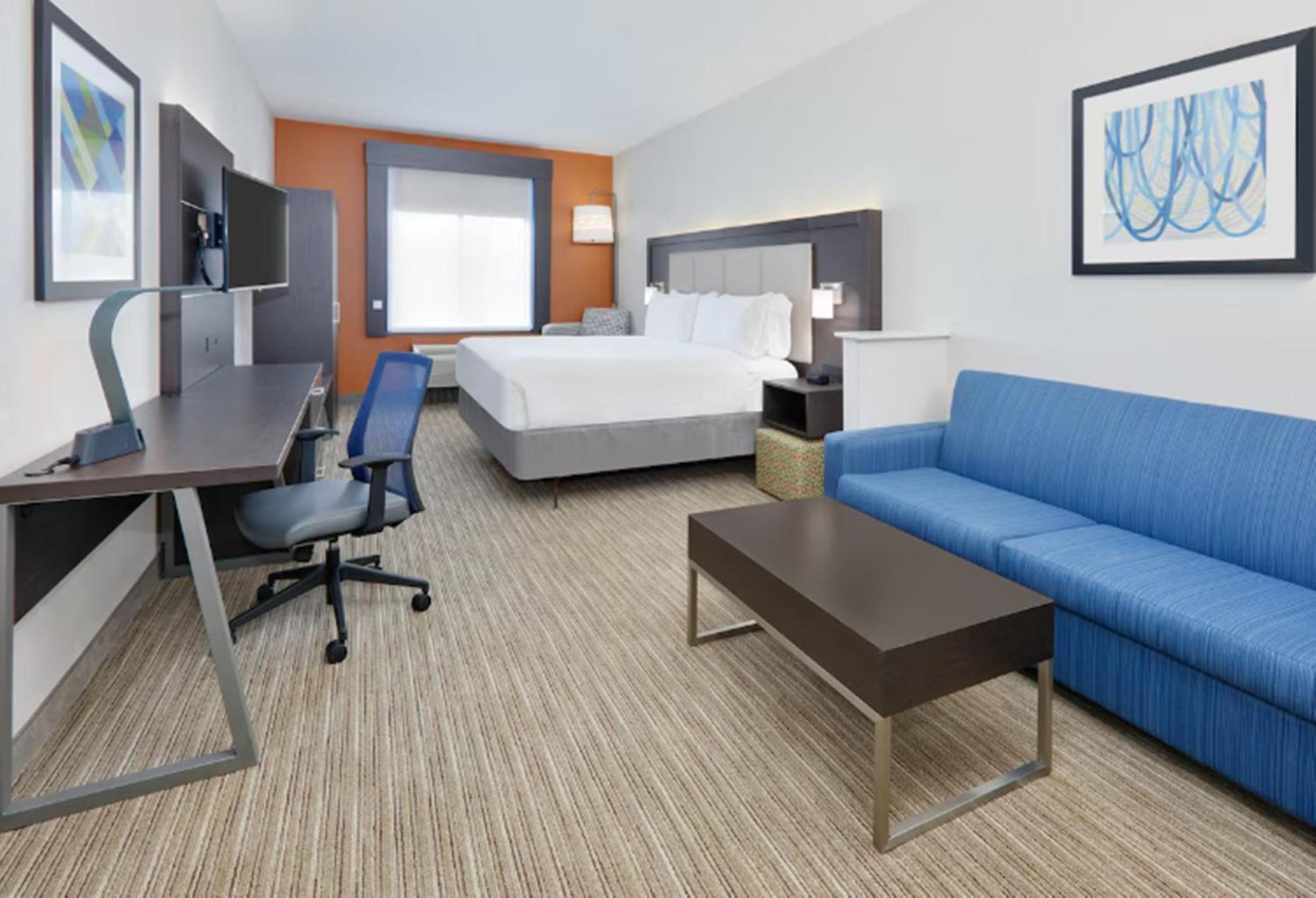 One-Bedroom King Suite Sofa Bed