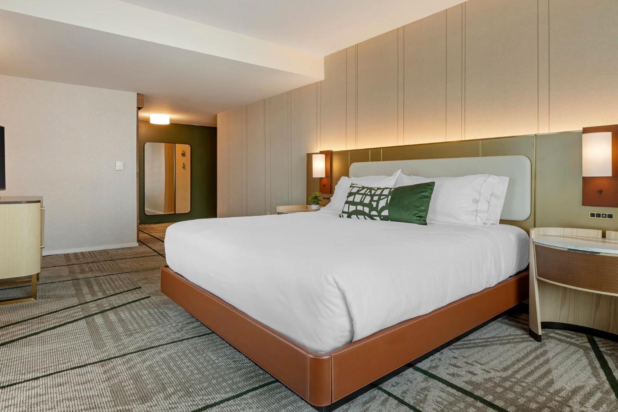 Junior Suite King Bed City View