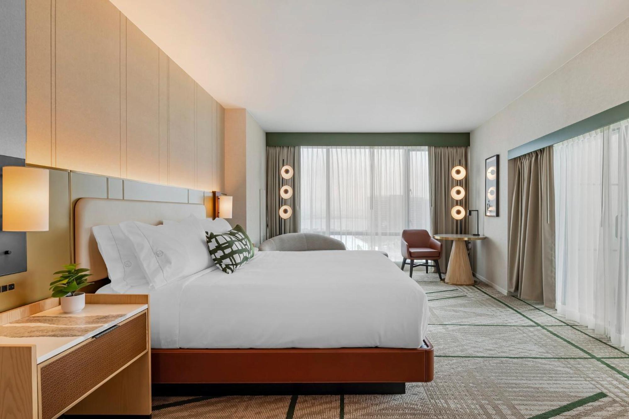 Junior Suite King Bed City View