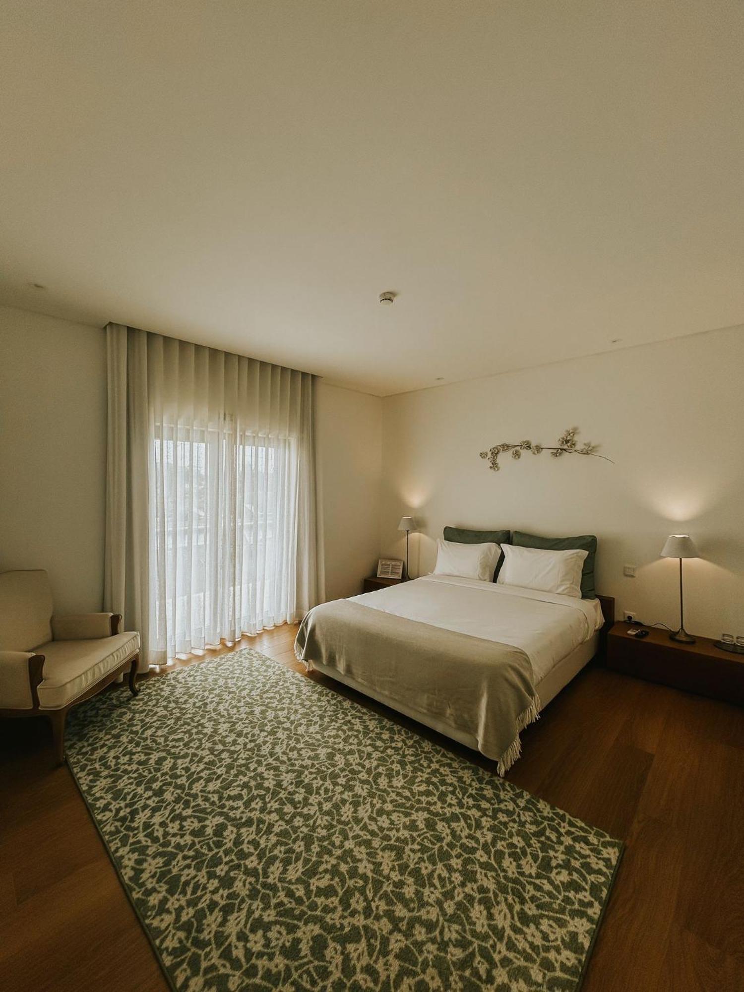 Quarto Duplo com Vista Piscina
