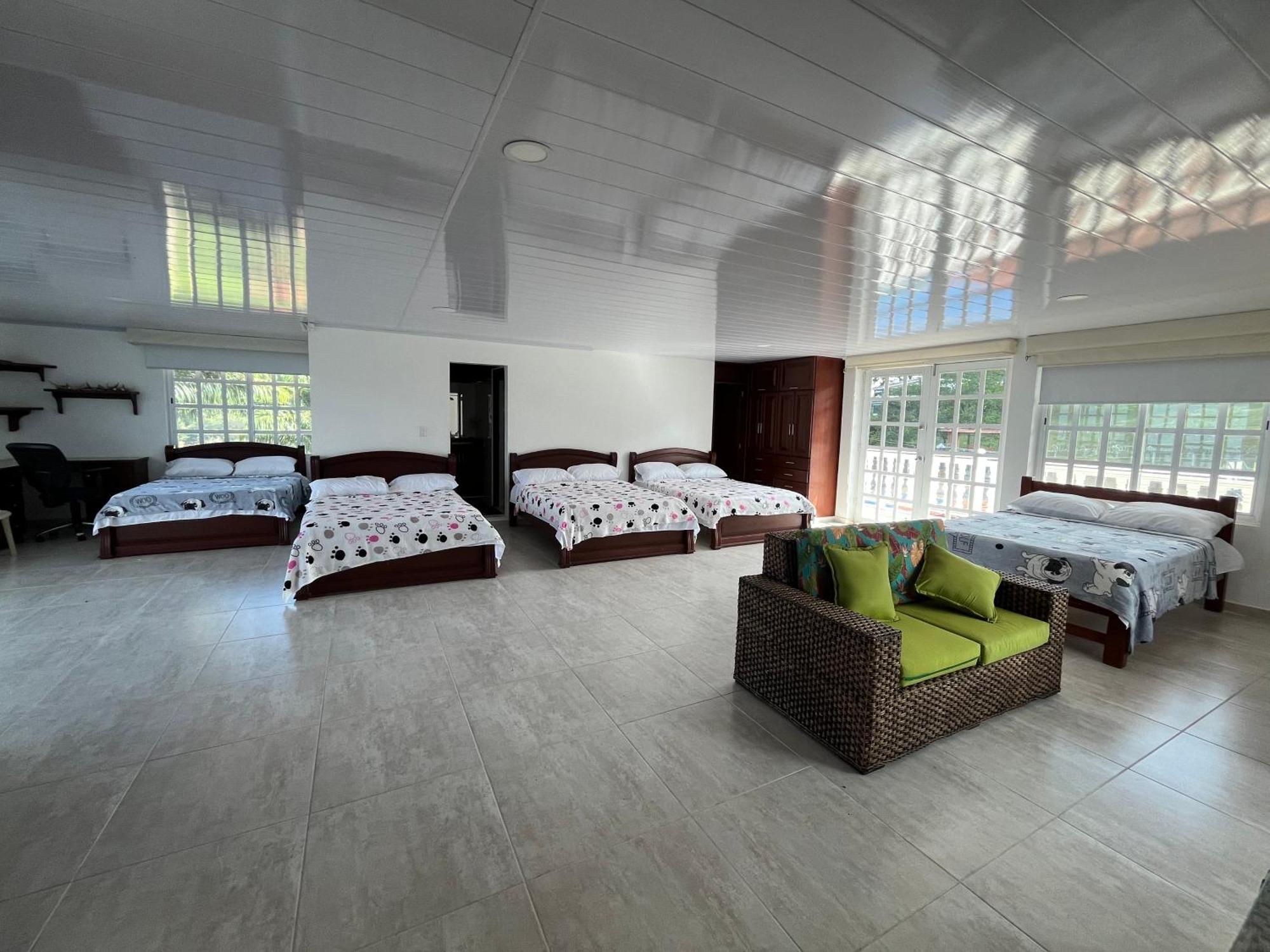Habitación Familiar con balcón