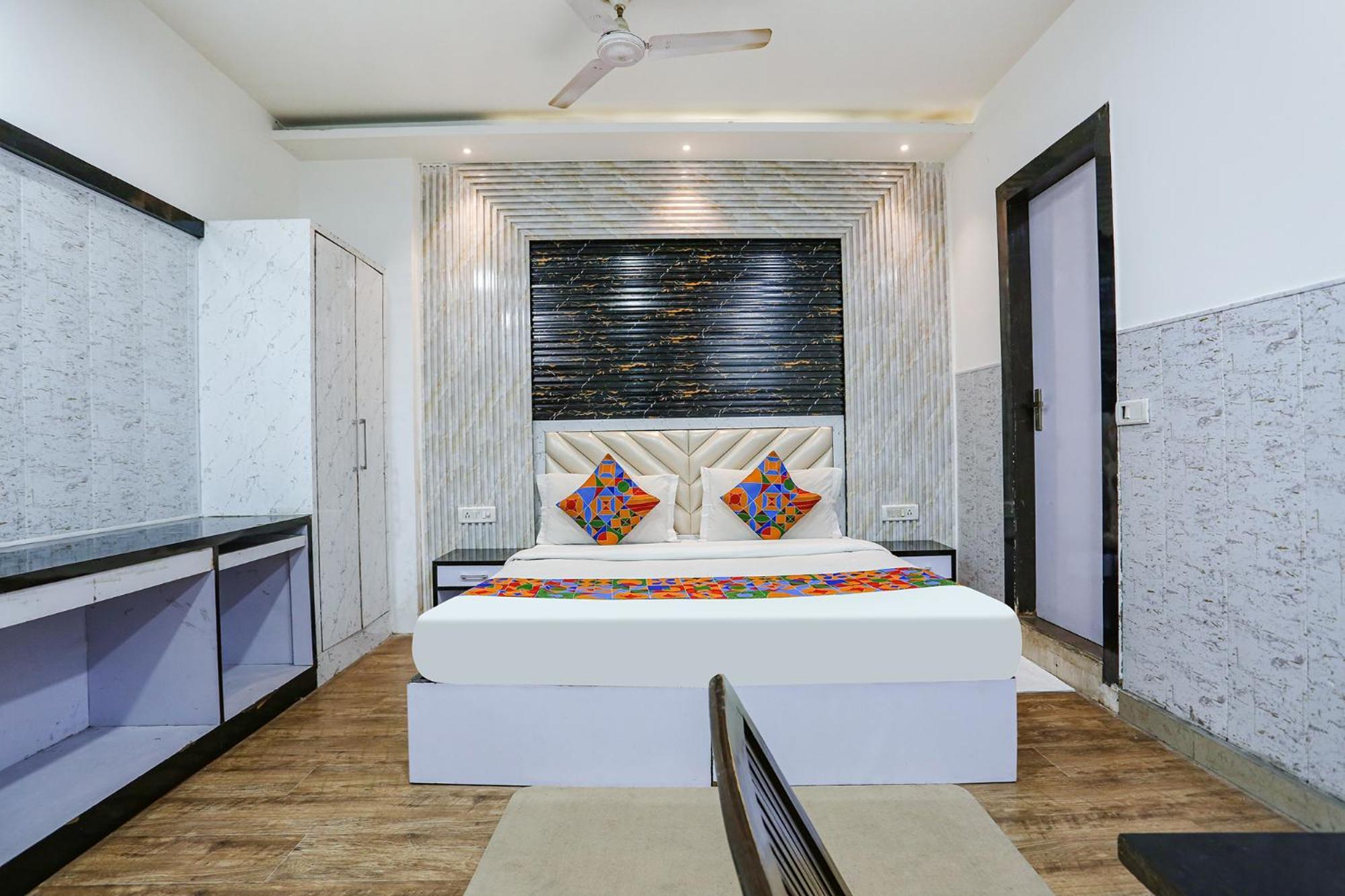 One-Bedroom Premier Apartment