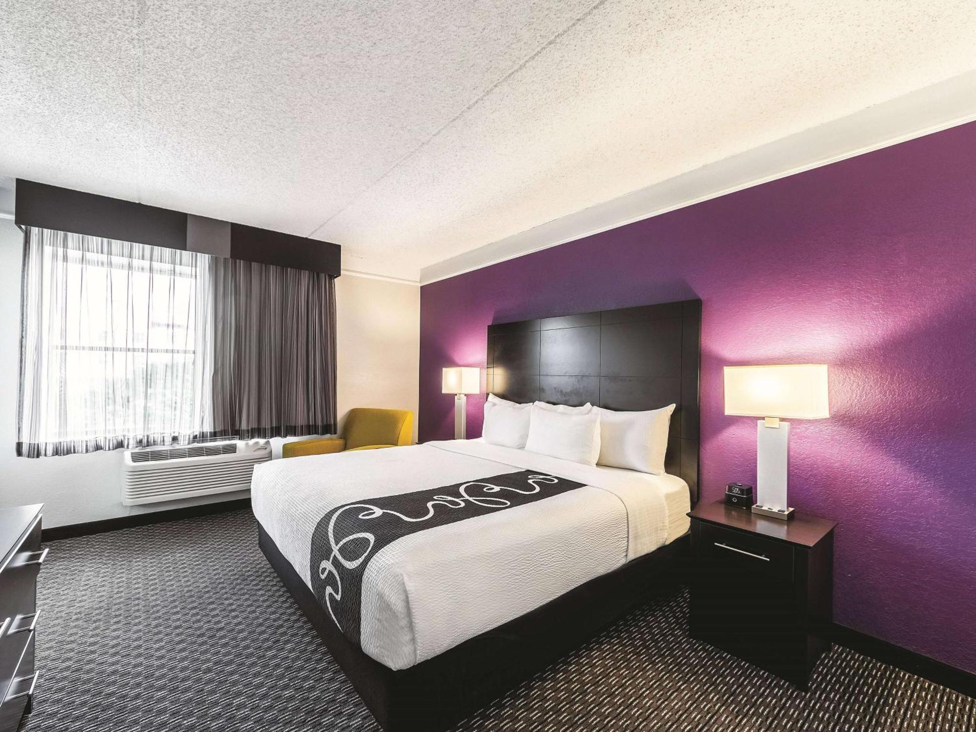Deluxe King Suite