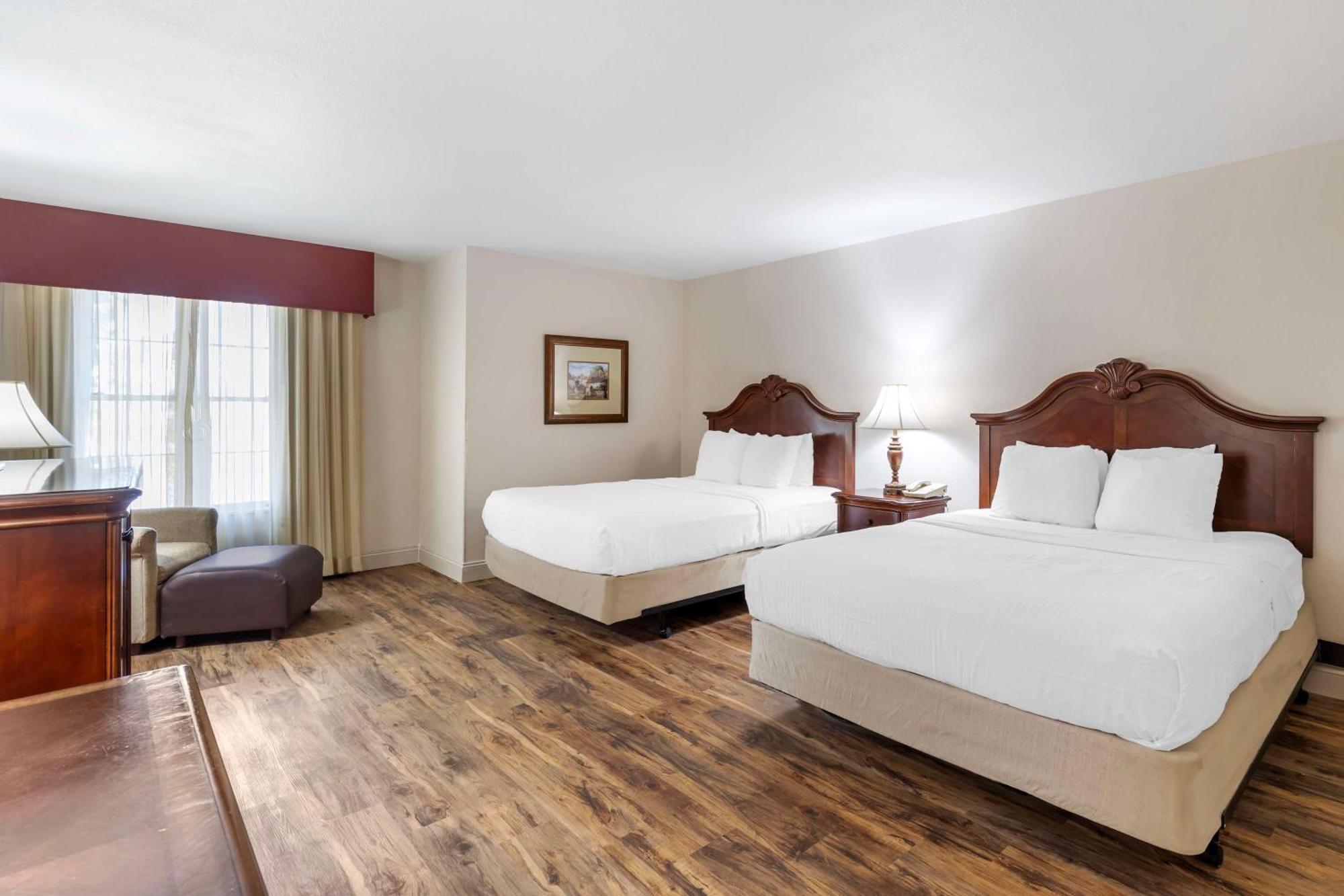 Queen Room with Two Queen Beds and Pool View - Non-Smoking