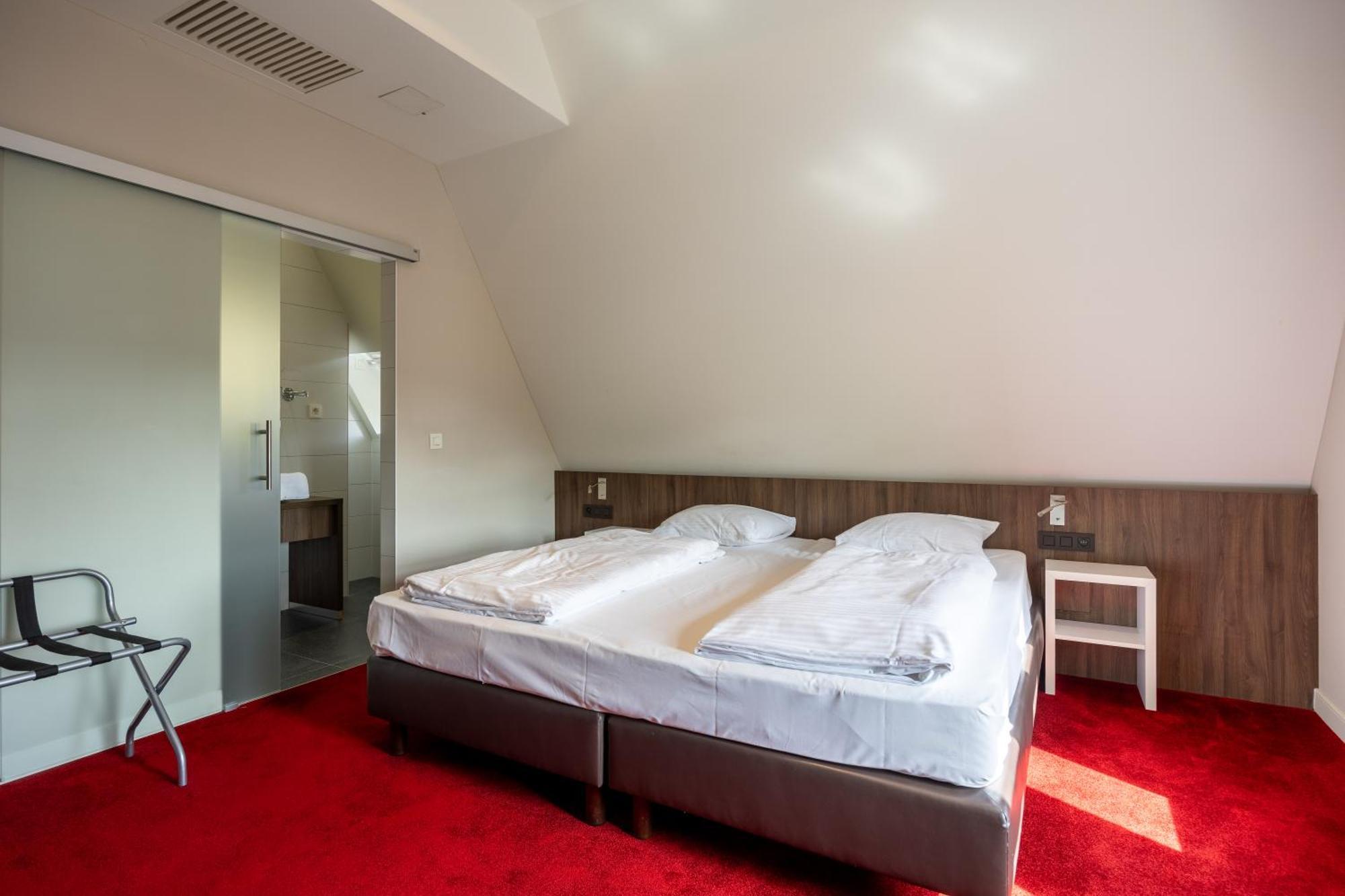 Double Room,1742942230:JPEG