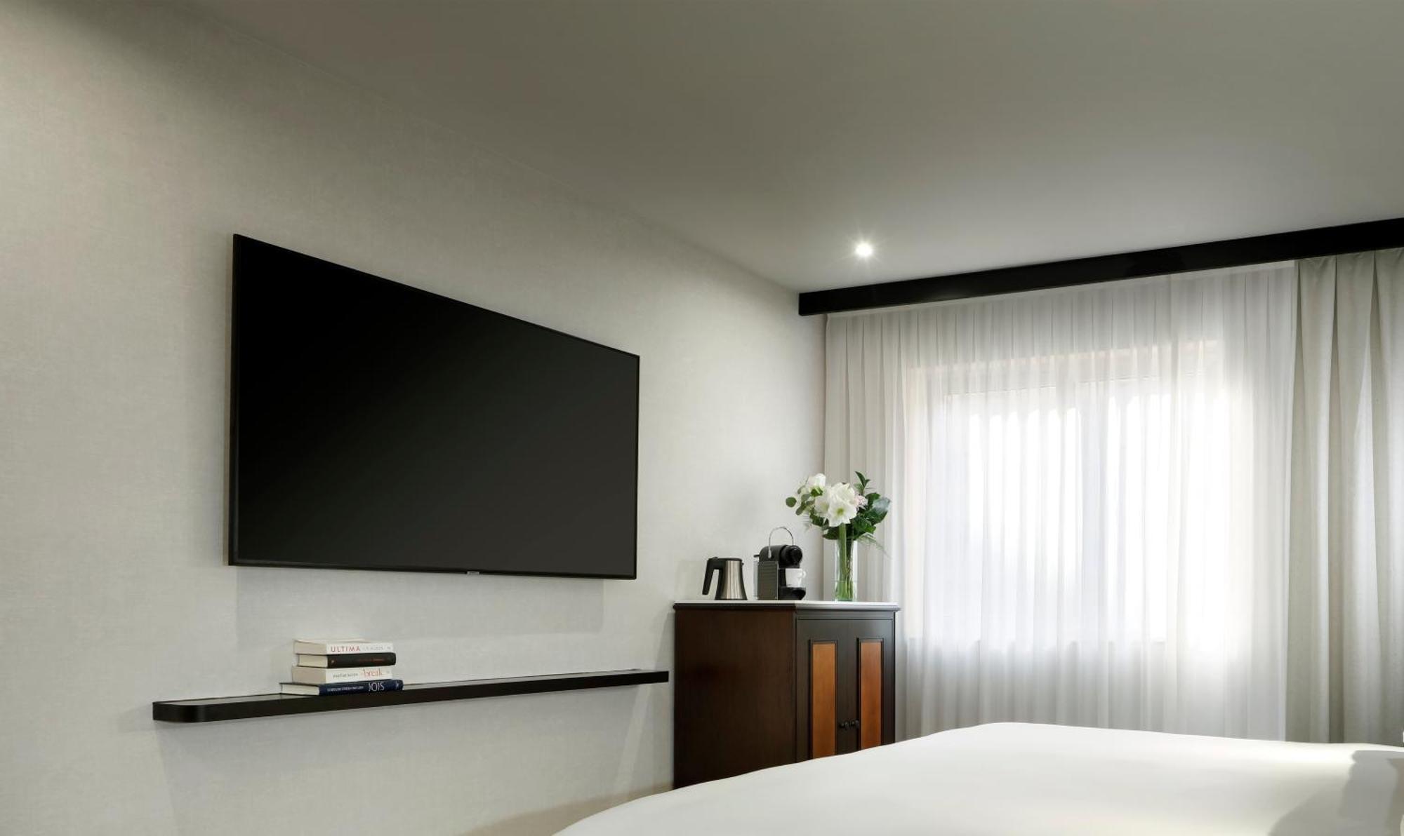 Regency King Suite Club Access