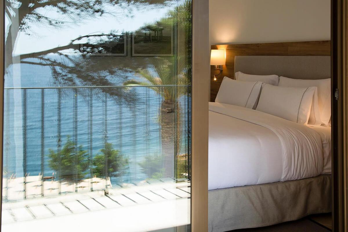 Double or Twin Room with Extra Bed and Sea View