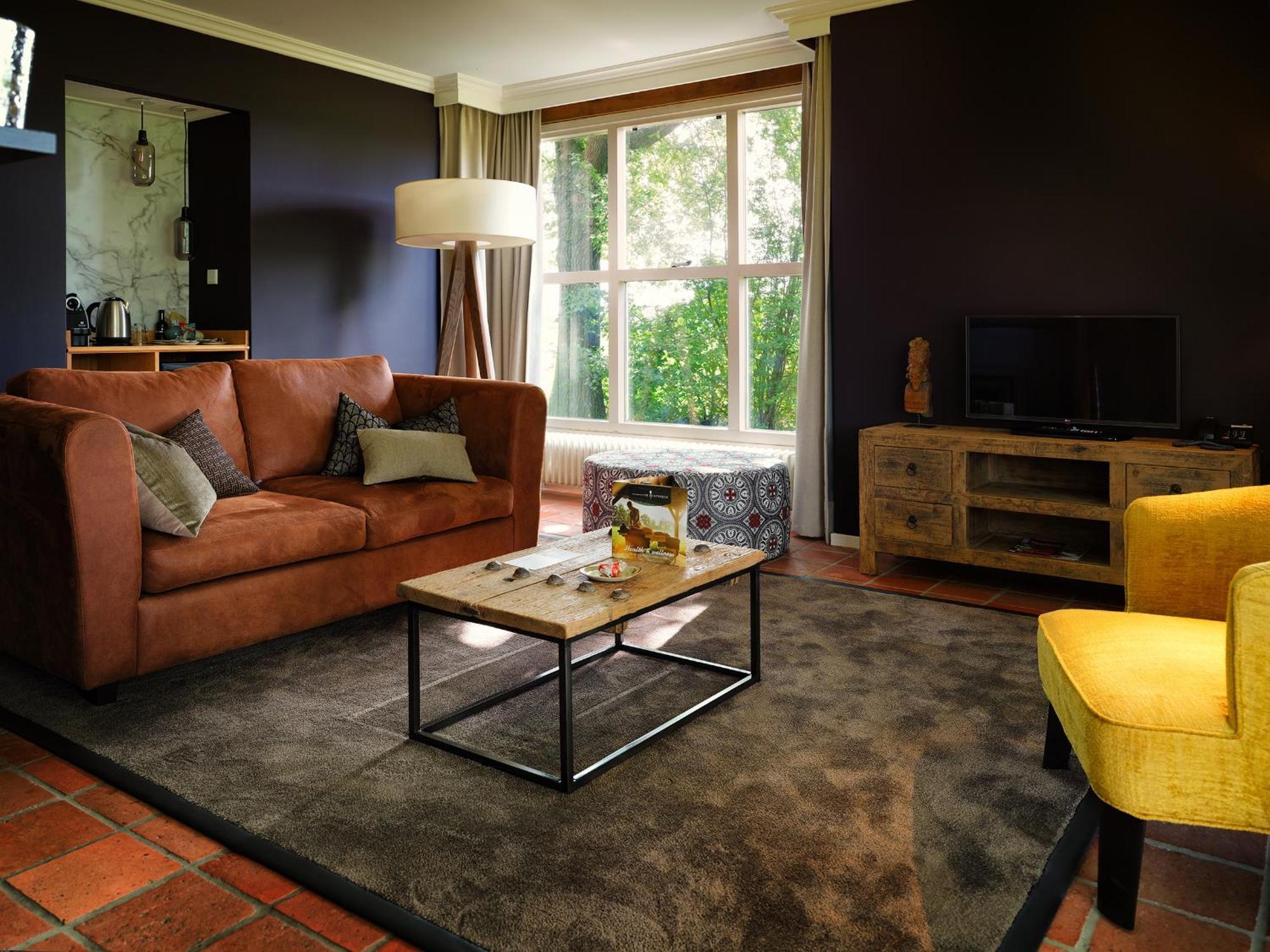 Deluxe Estate Suite