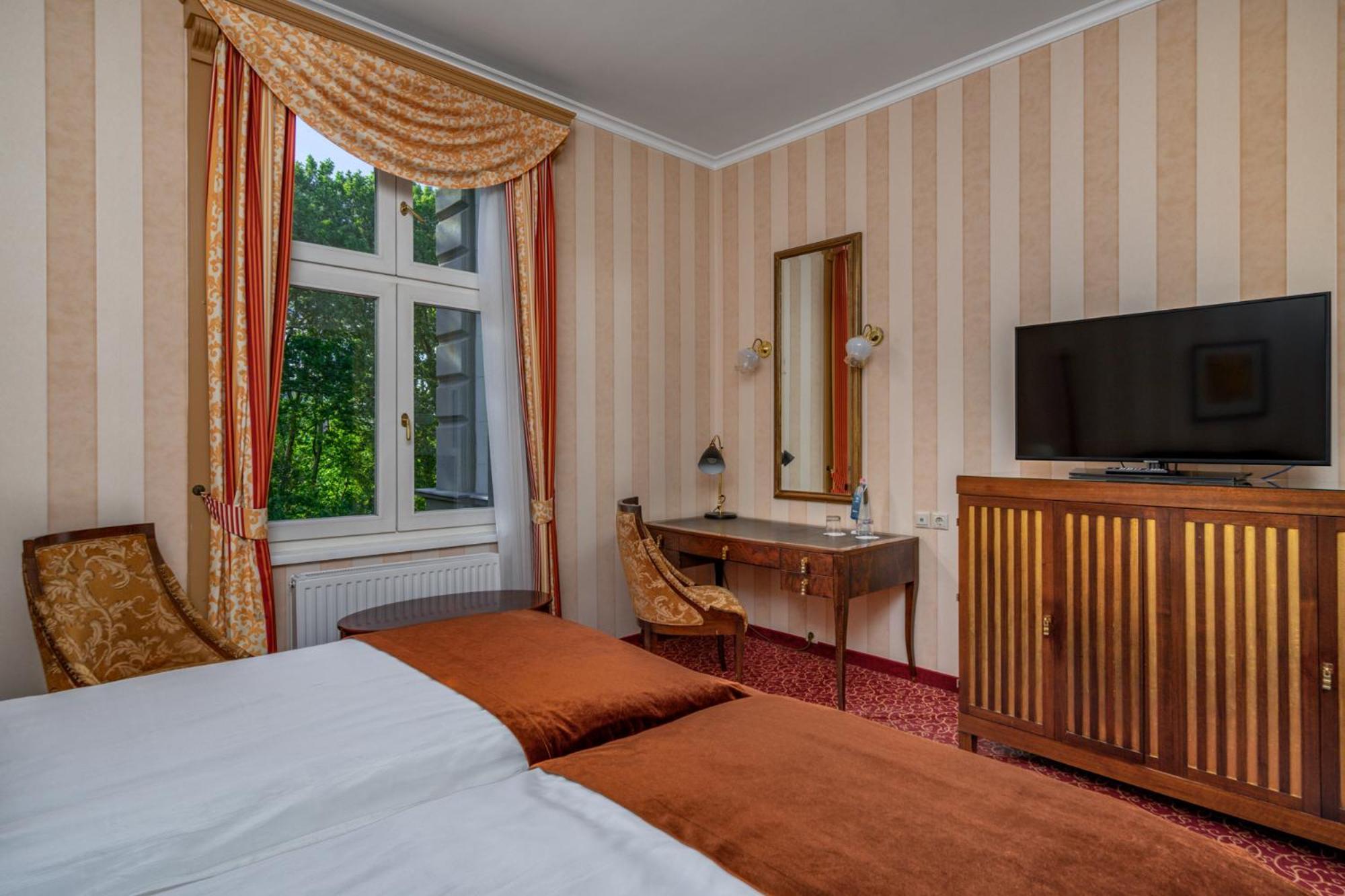 Deluxe Twin Room Wellness Fitness Access