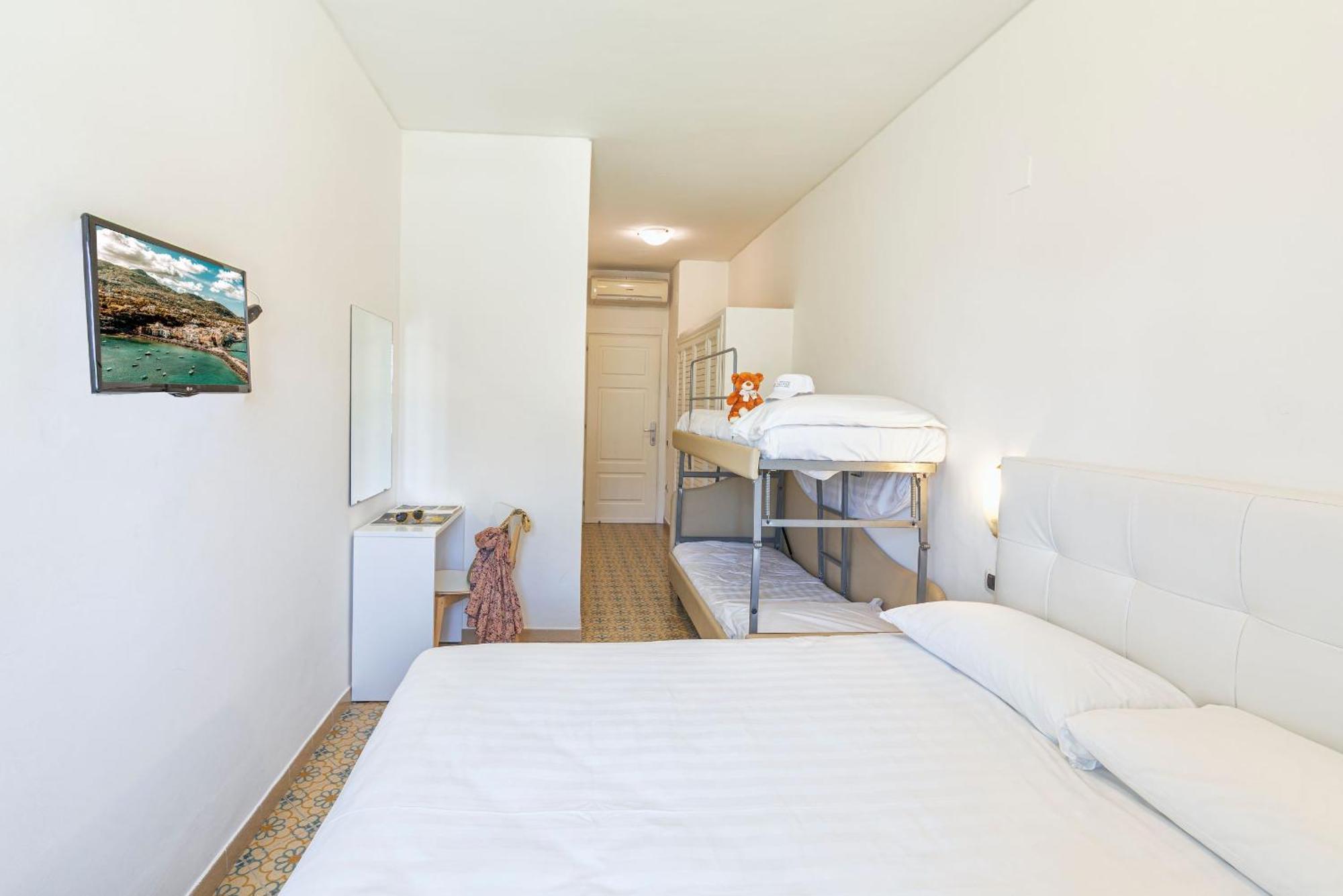 Economy Quadruple Room