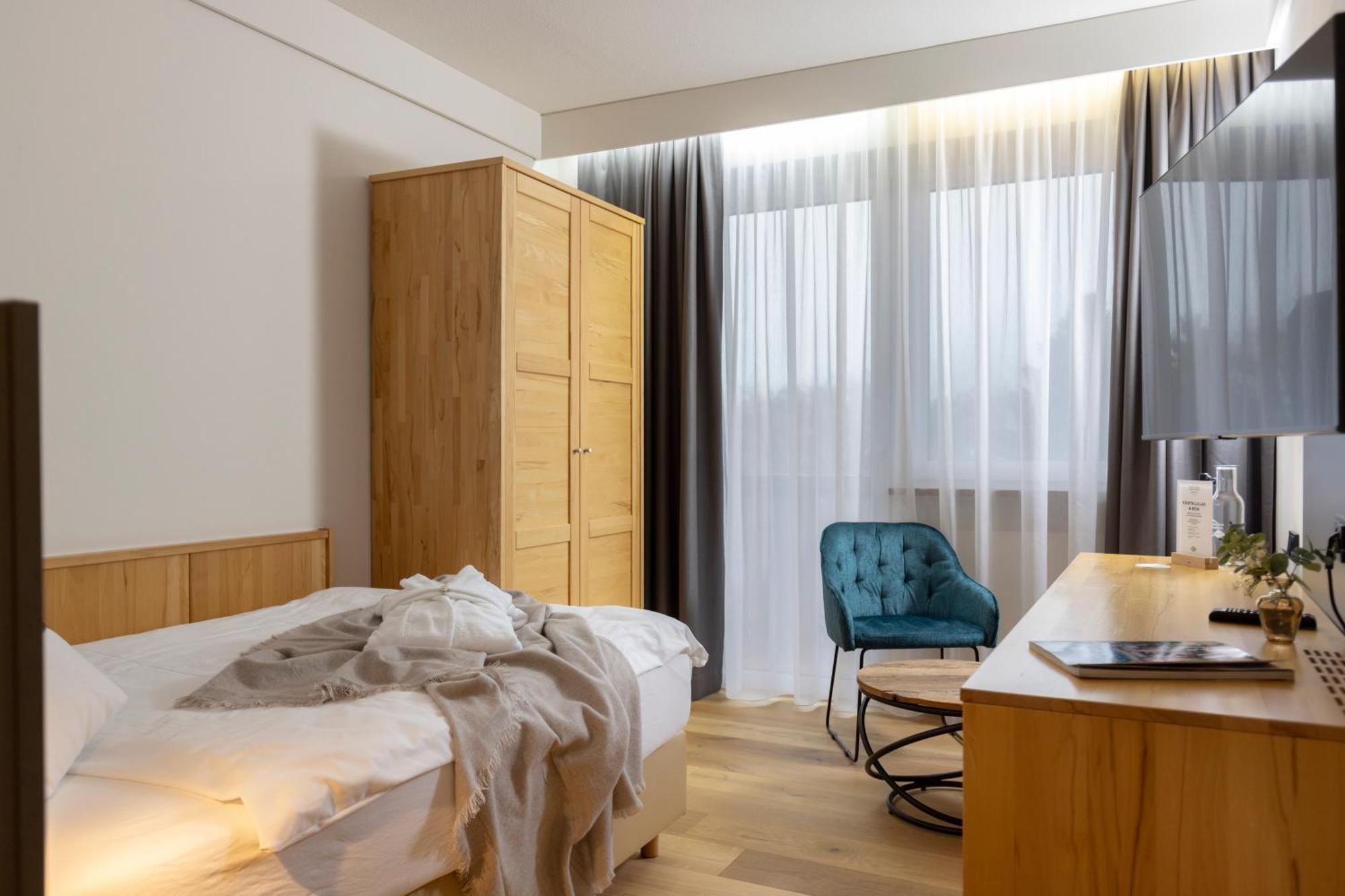 Single Room Balcony,1327128143:JPEG